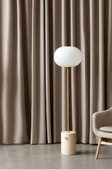 JWDA floor lamp - Travertine-brushed brass, 130 cm - Audo Copenhagen