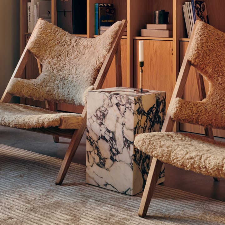 Knitting lounge chair - Sheepskin sahara, walnut legs - Audo Copenhagen