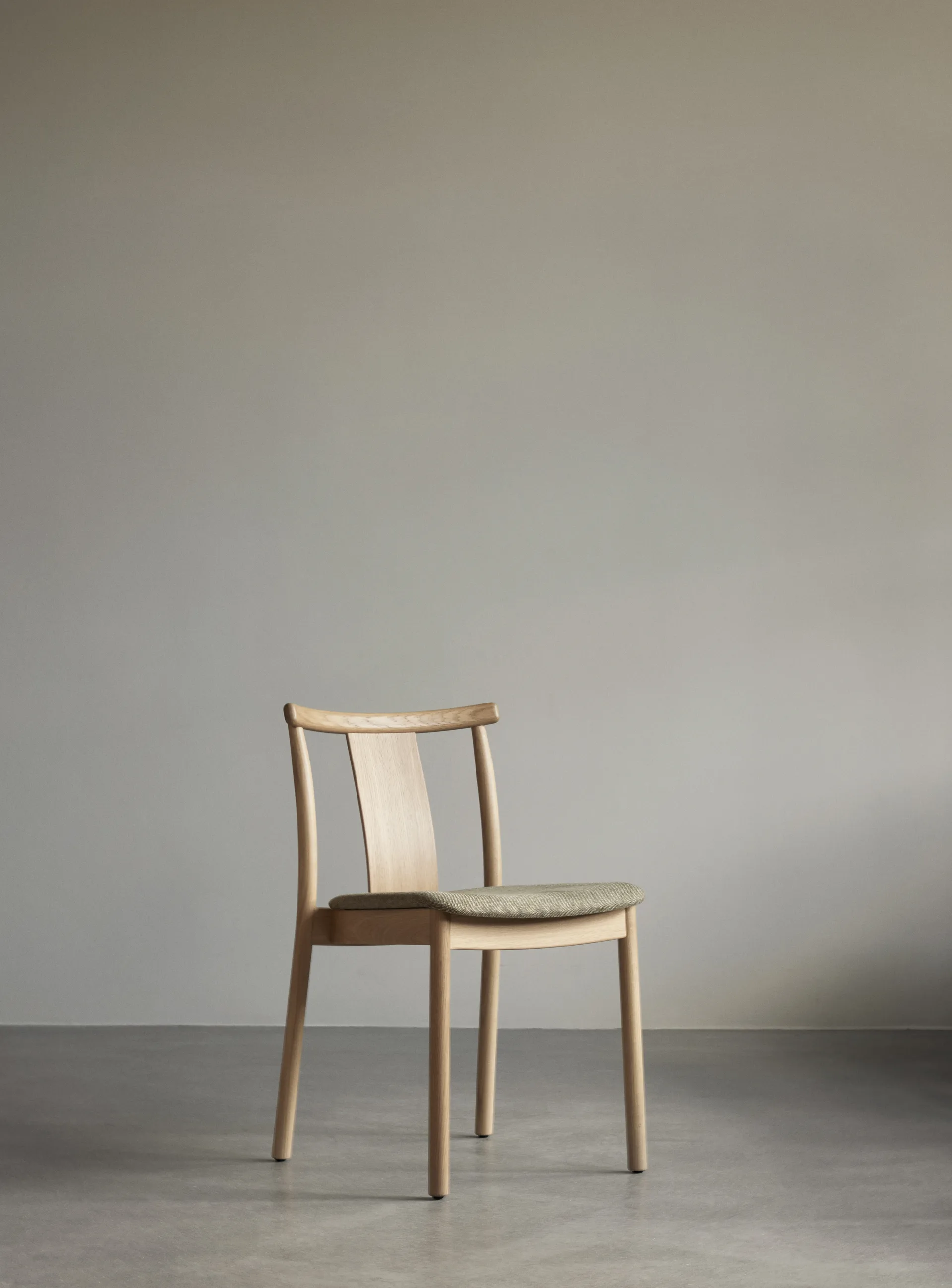 Merkur chair with cushion, Oak-Hallingdal 0200 beige Audo Copenhagen