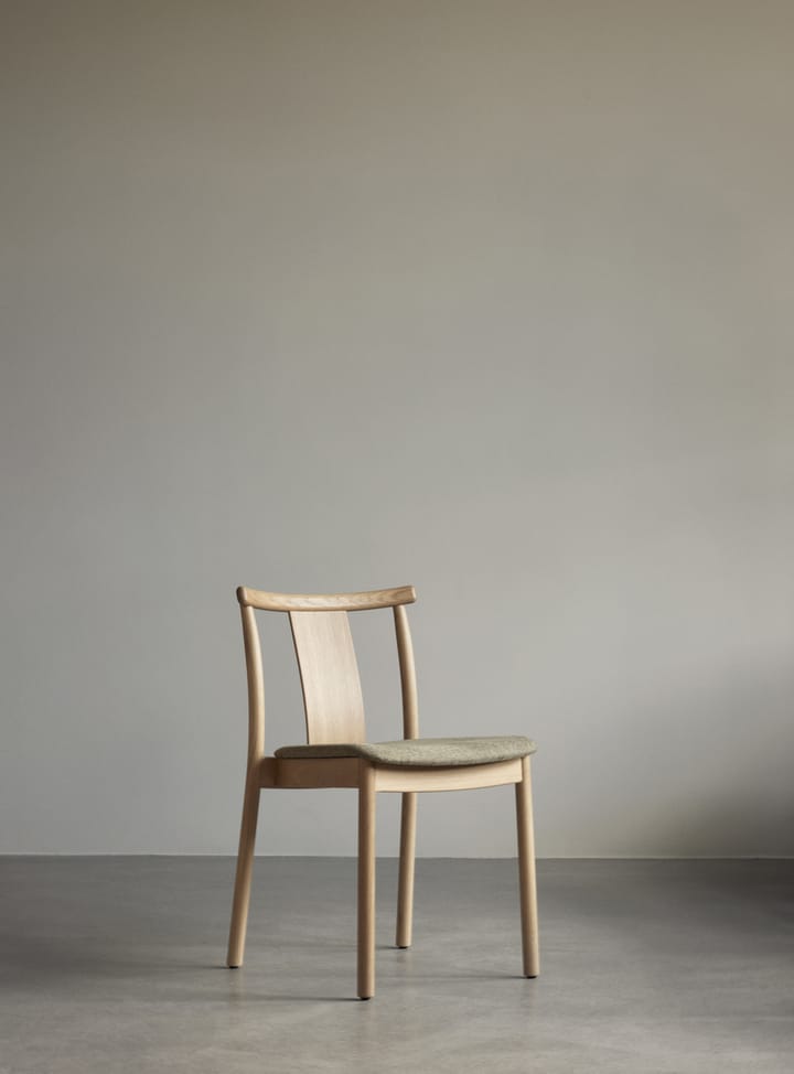 Merkur chair with cushion - Oak-Hallingdal 0200 beige - Audo Copenhagen