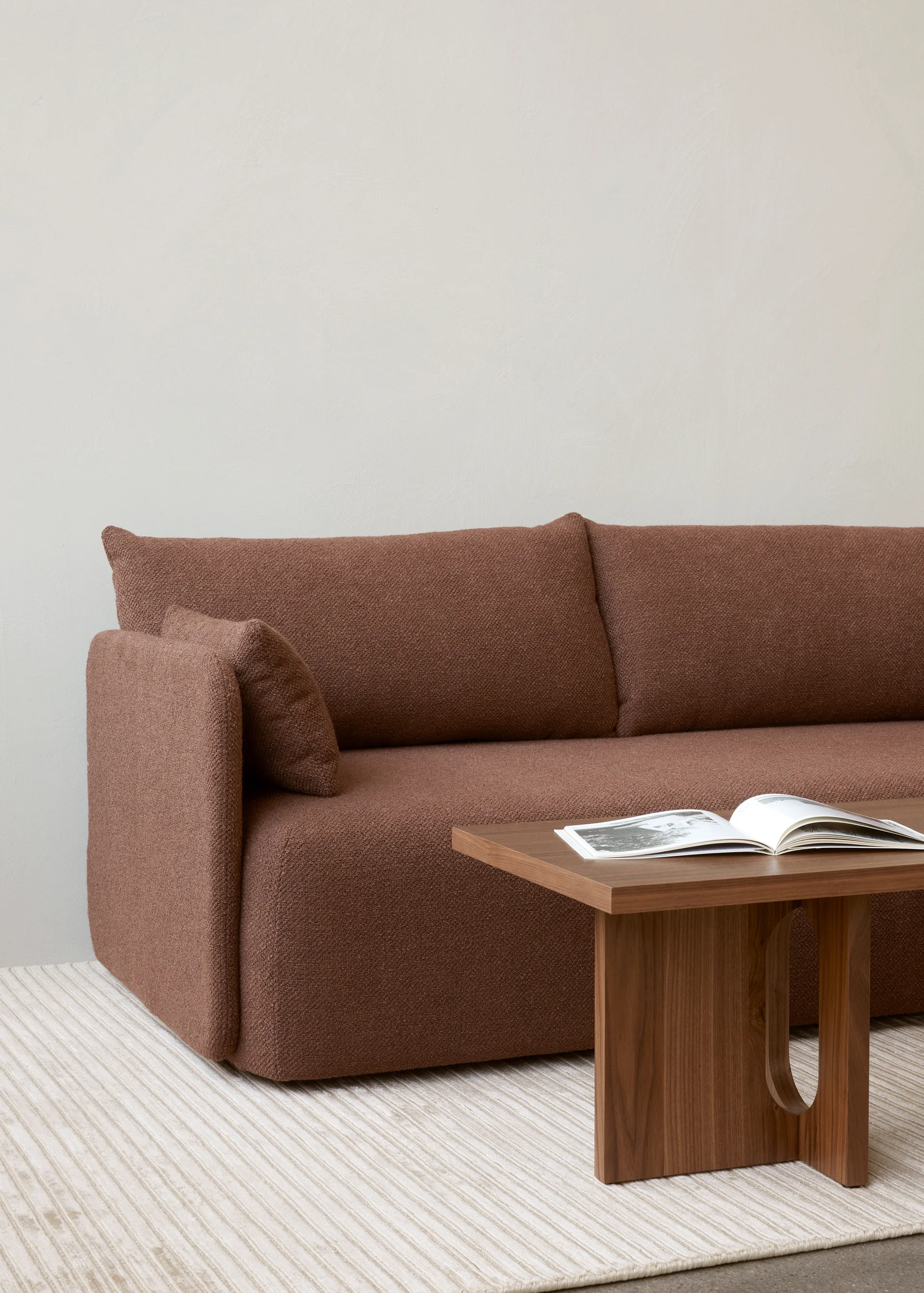 Offset sofa 2-seats, Audo Bouclé 08 Bordeaux Audo Copenhagen