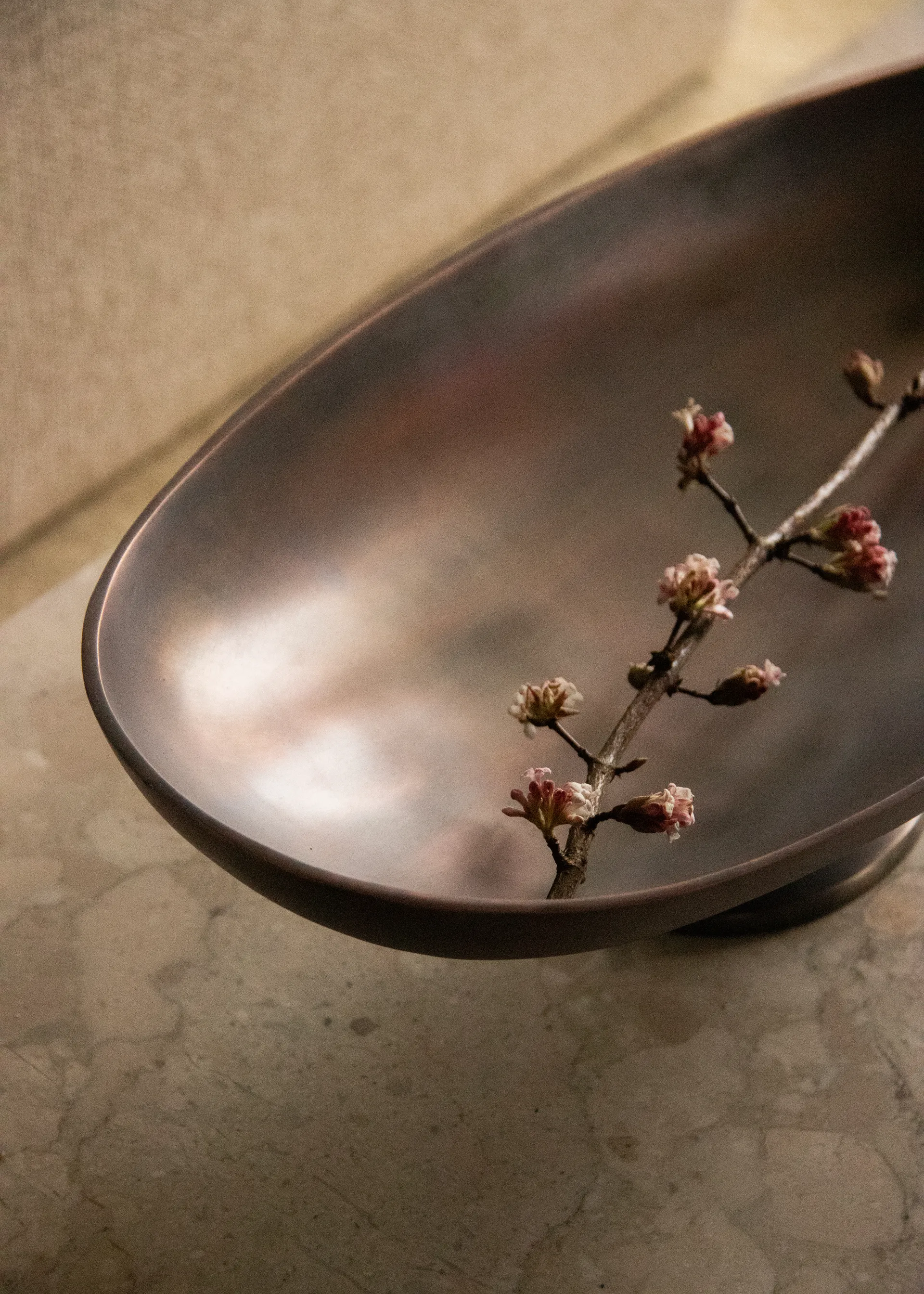 Pavot serving tray on foot, Brown Audo Copenhagen