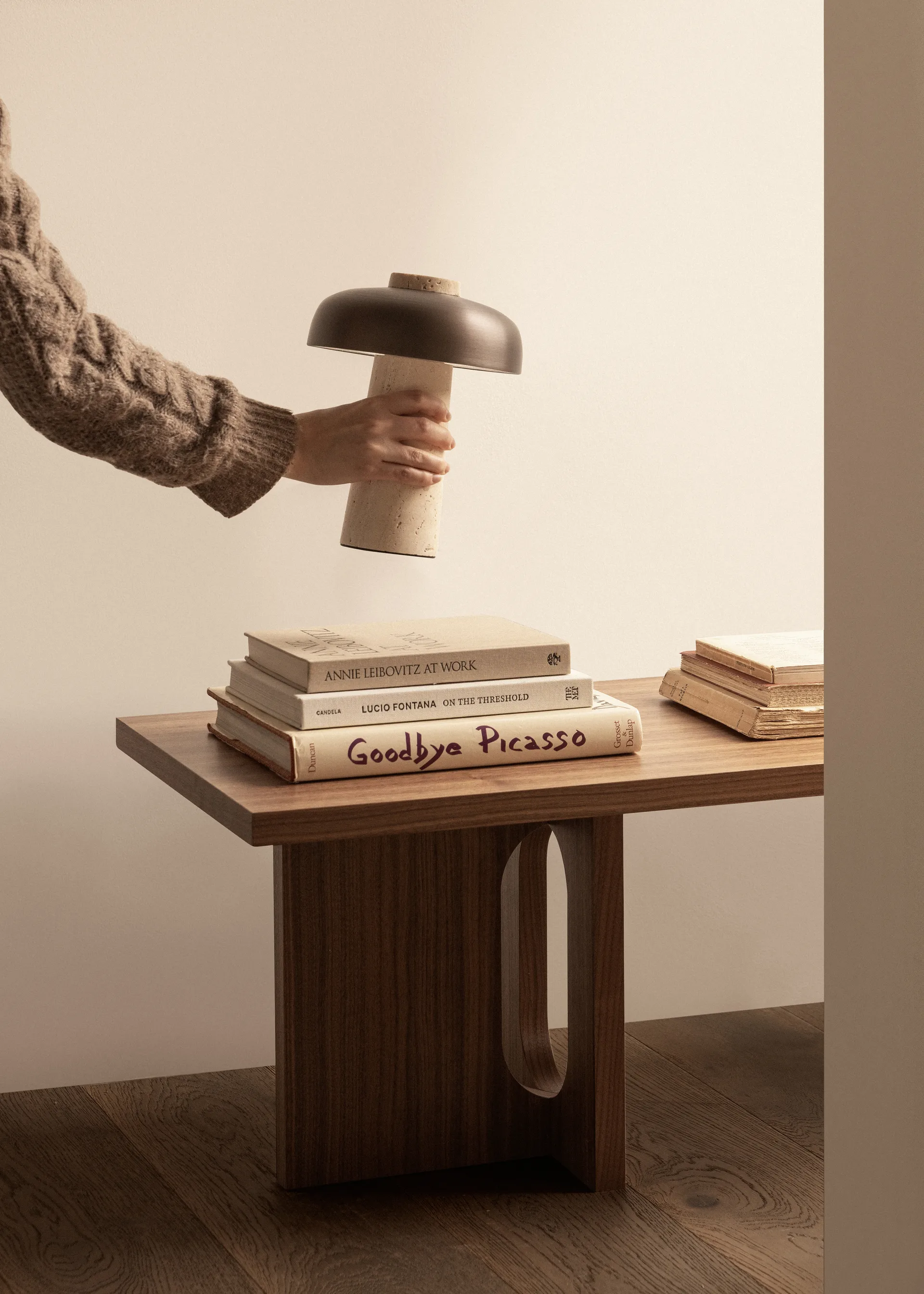 Reverse portable table lamp 24,5 cm, Travertine-bronzed aluminium Audo Copenhagen