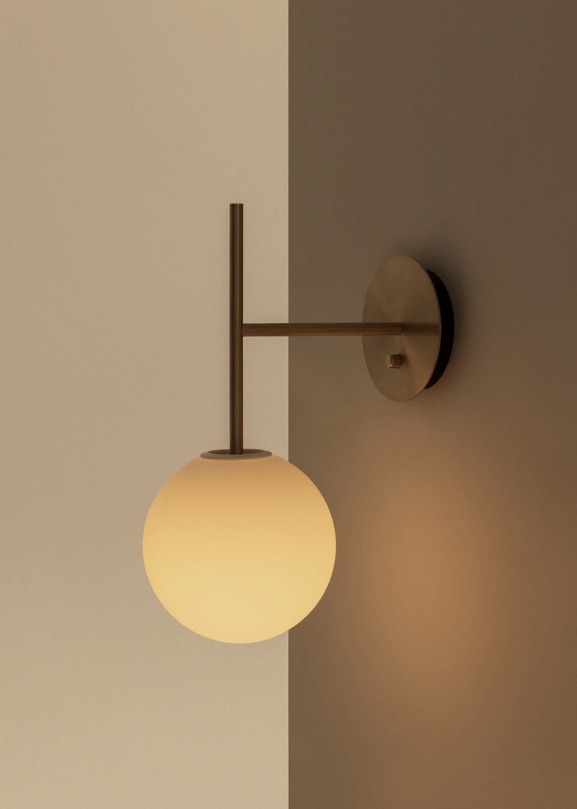 TR Bulb Suspended wall lamp, Brushed brass Audo Copenhagen