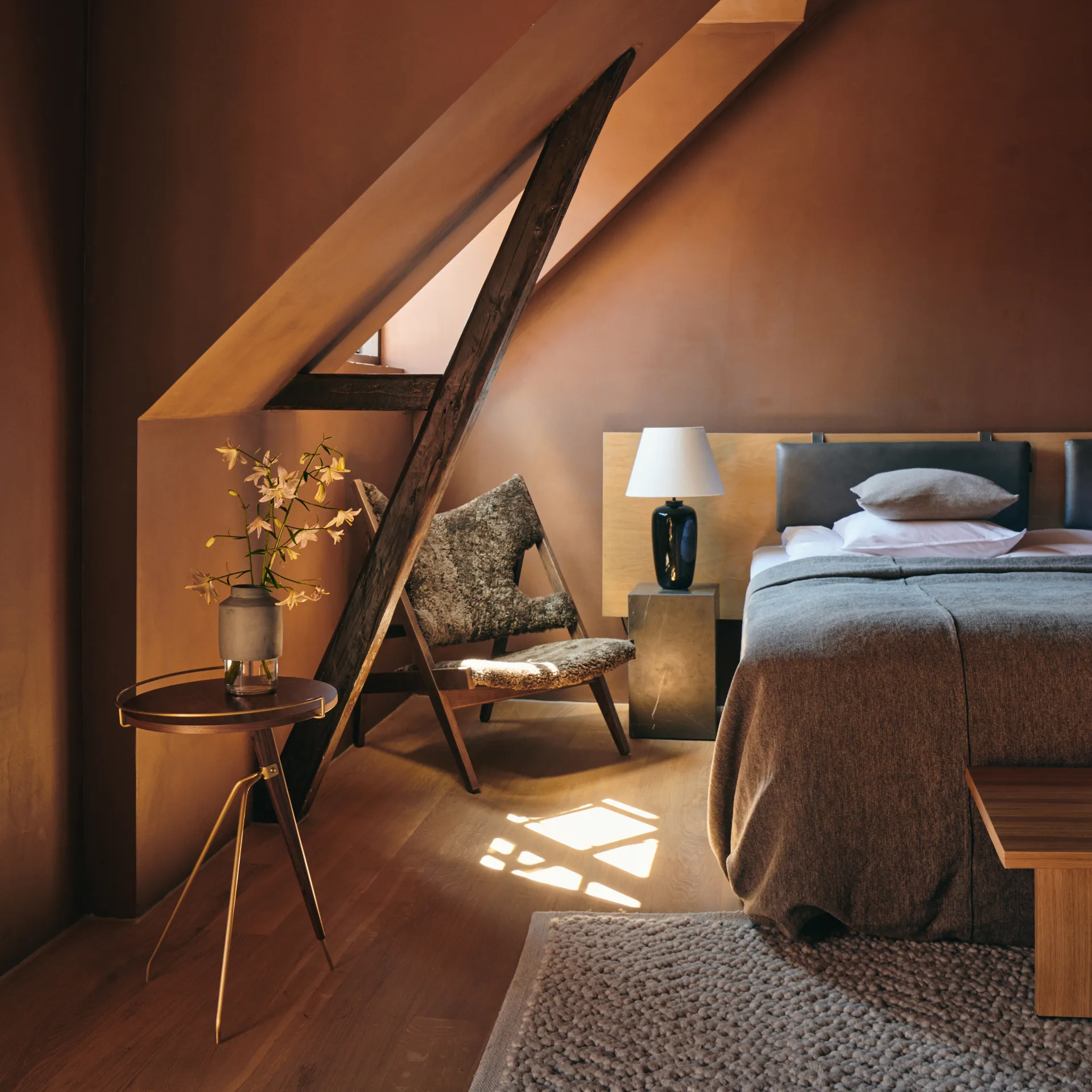 Umanoff side table wallnut-polished brass, 60 cm Audo Copenhagen