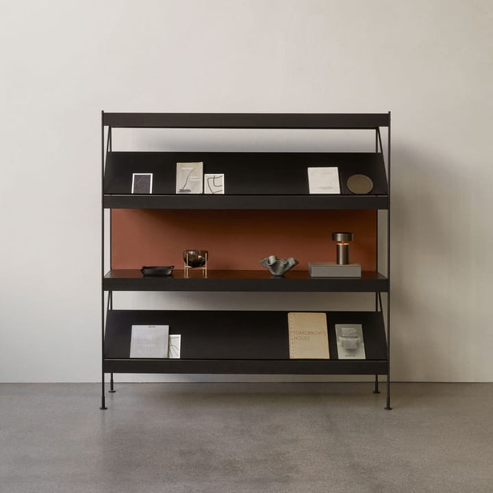 Zet shelving system - Oak black stained, 1x4, black steel base - Audo Copenhagen