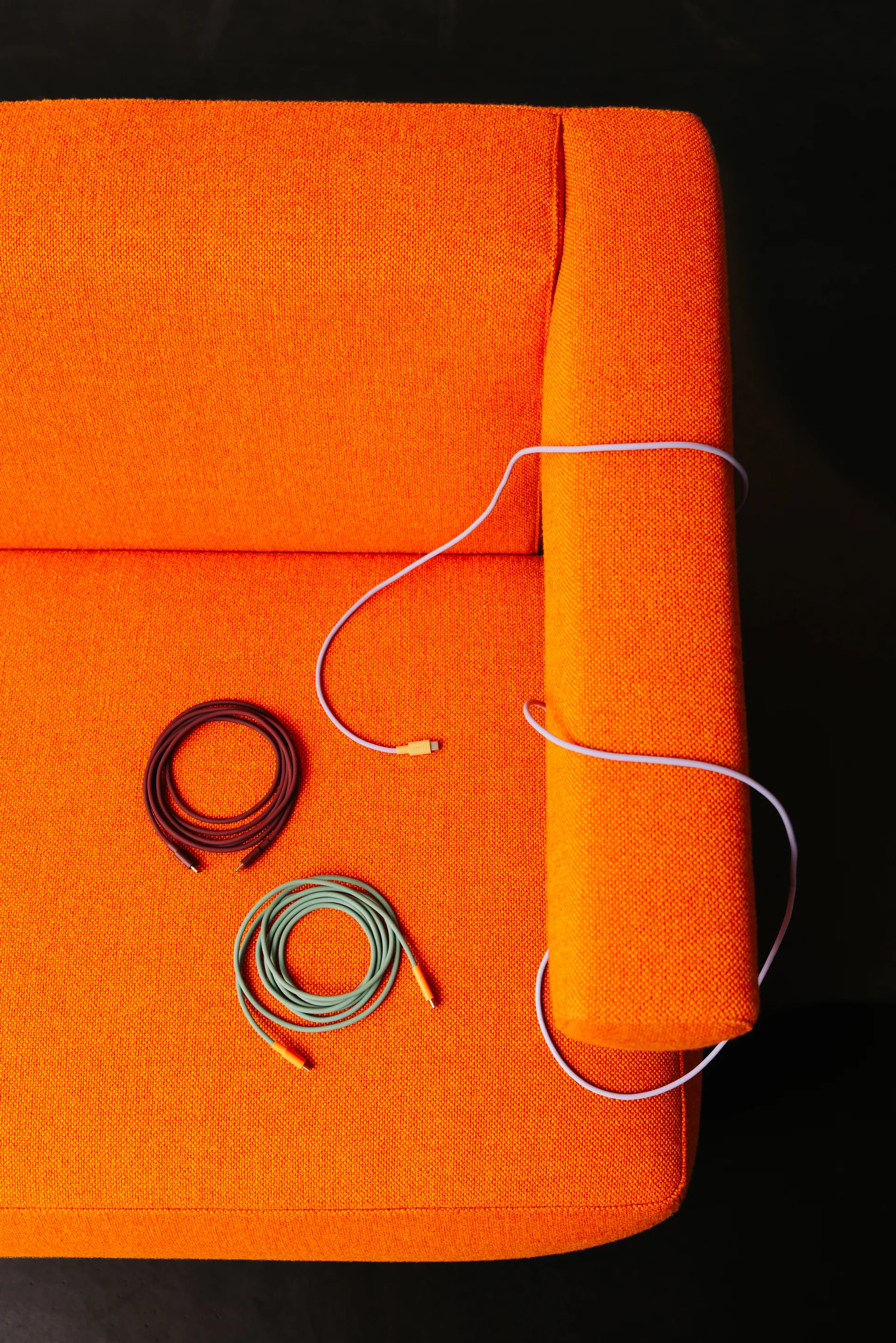 AVOLT x Bauhaus-Archiv Cable 1 USB C to USB C, Mulberry Red Avolt