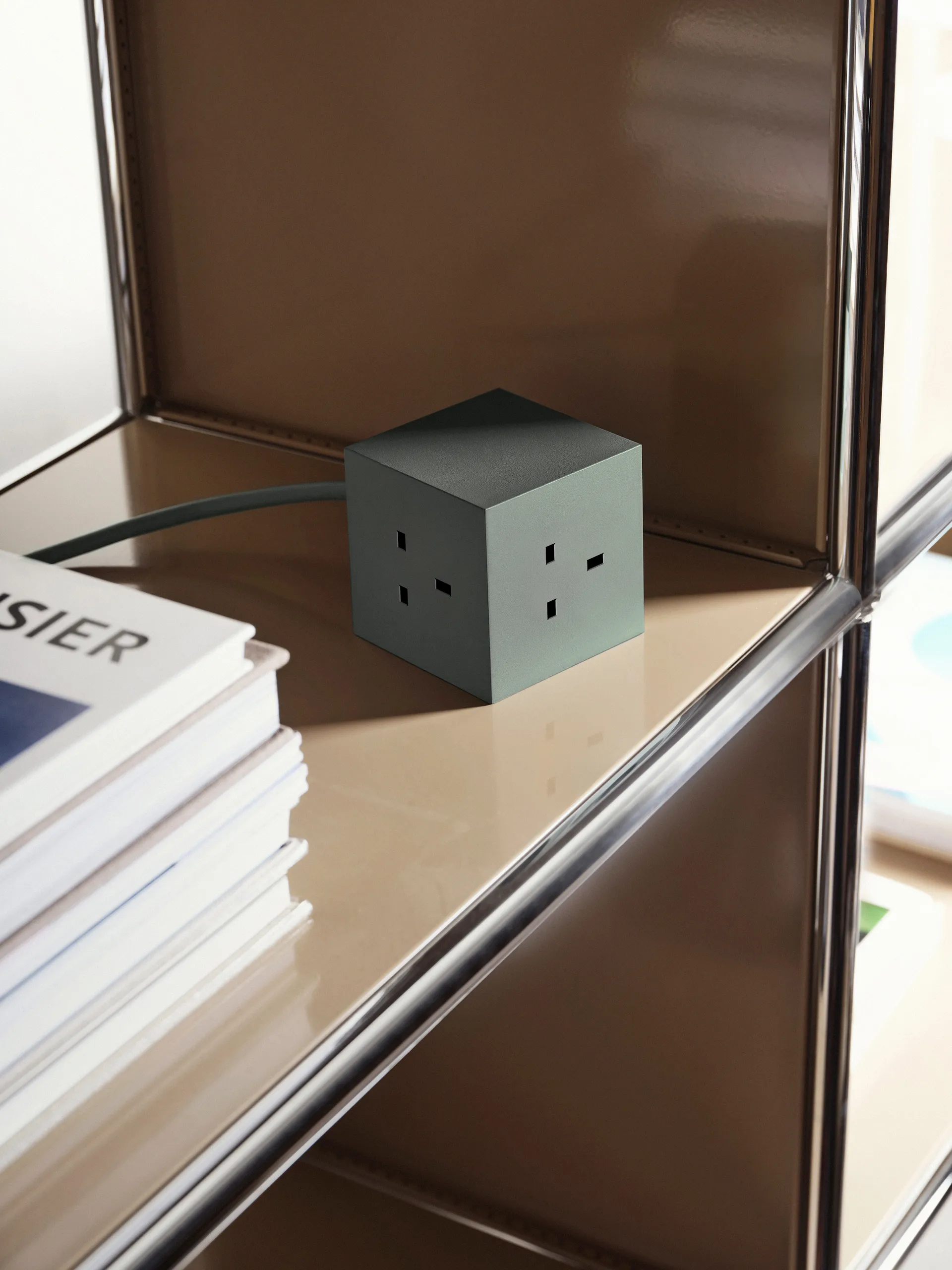 Square 1 UK power strip USB-C 30W 1.8 m, Oak Green Avolt