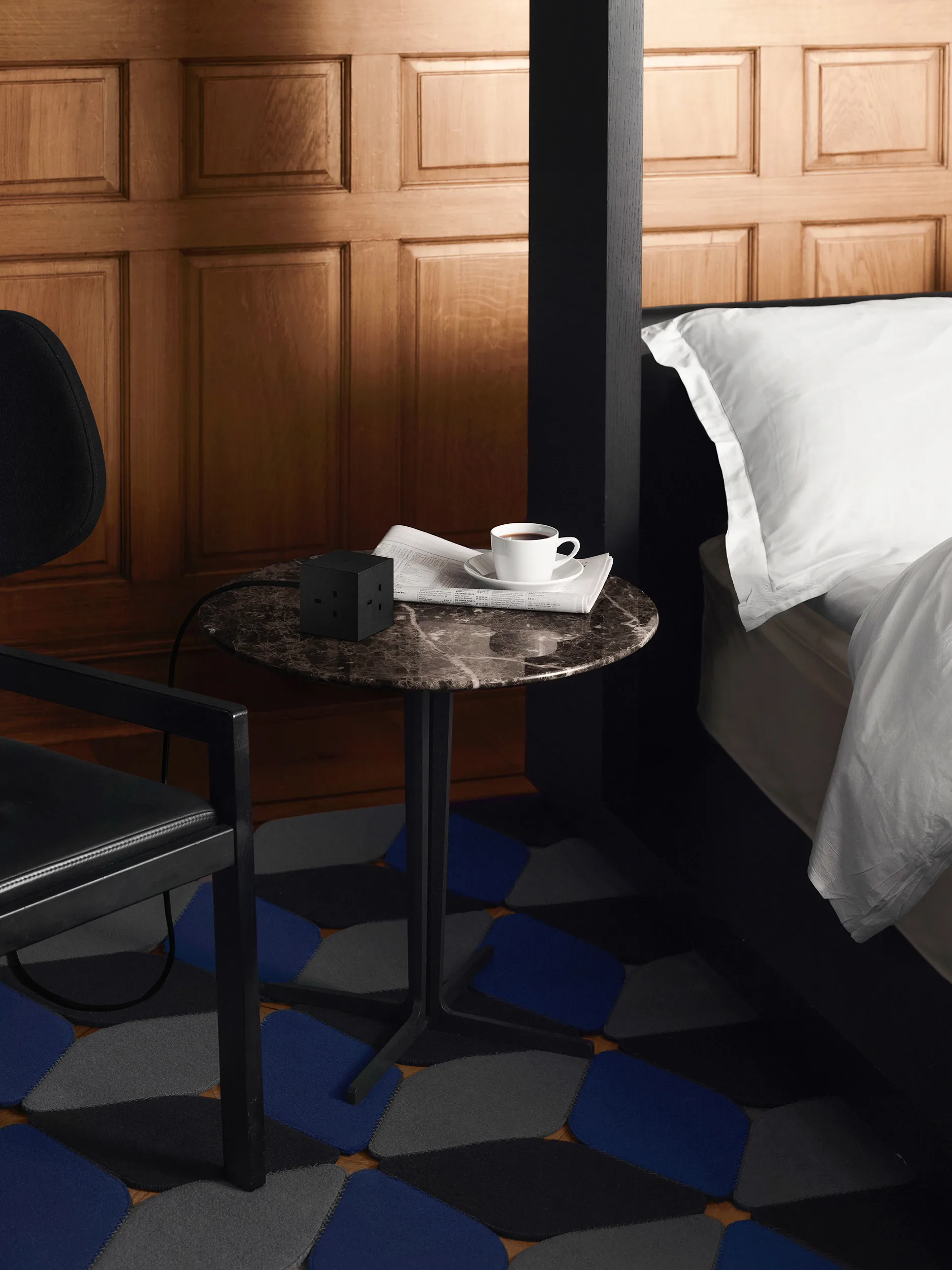 Square 1 UK power strip USB-C 30W 1.8 m, Stockholm Black Avolt