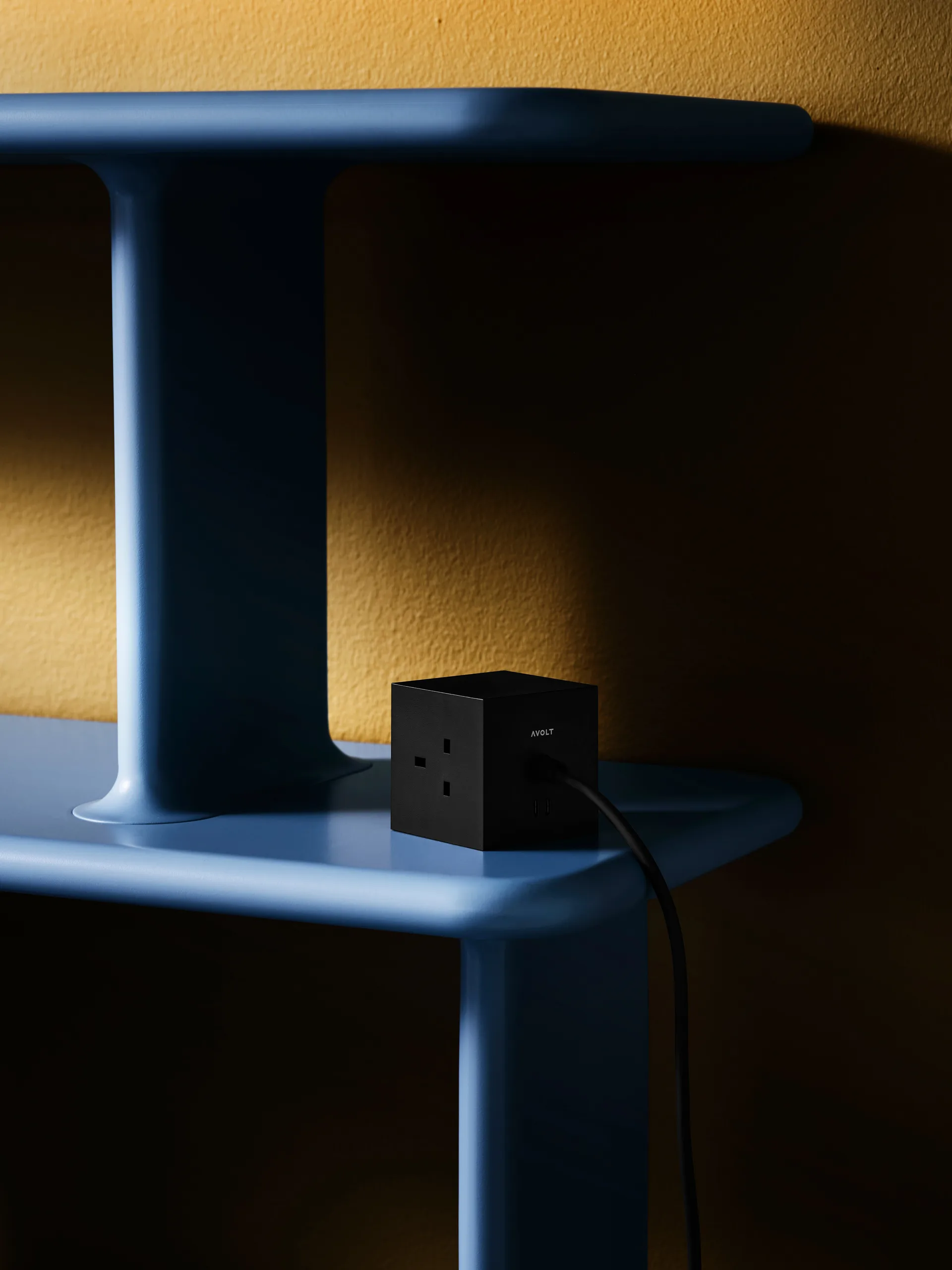 Square 1 UK power strip USB-C 30W 1.8 m, Stockholm Black Avolt