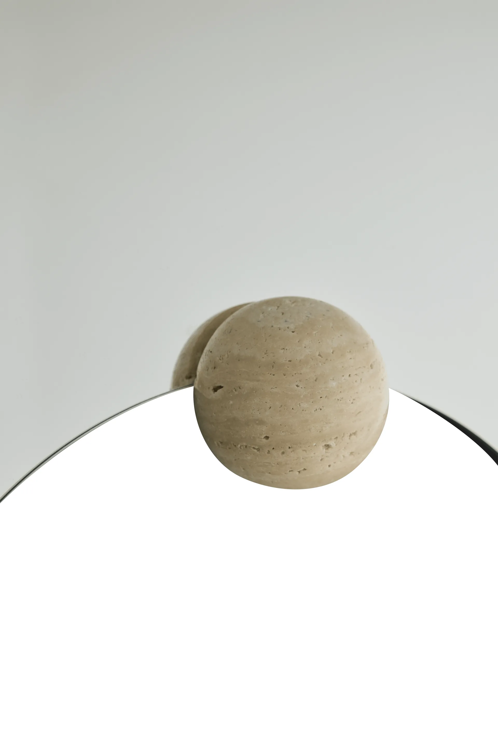 Castellum wall mirror Ø80 cm, Clear-travertine AYTM