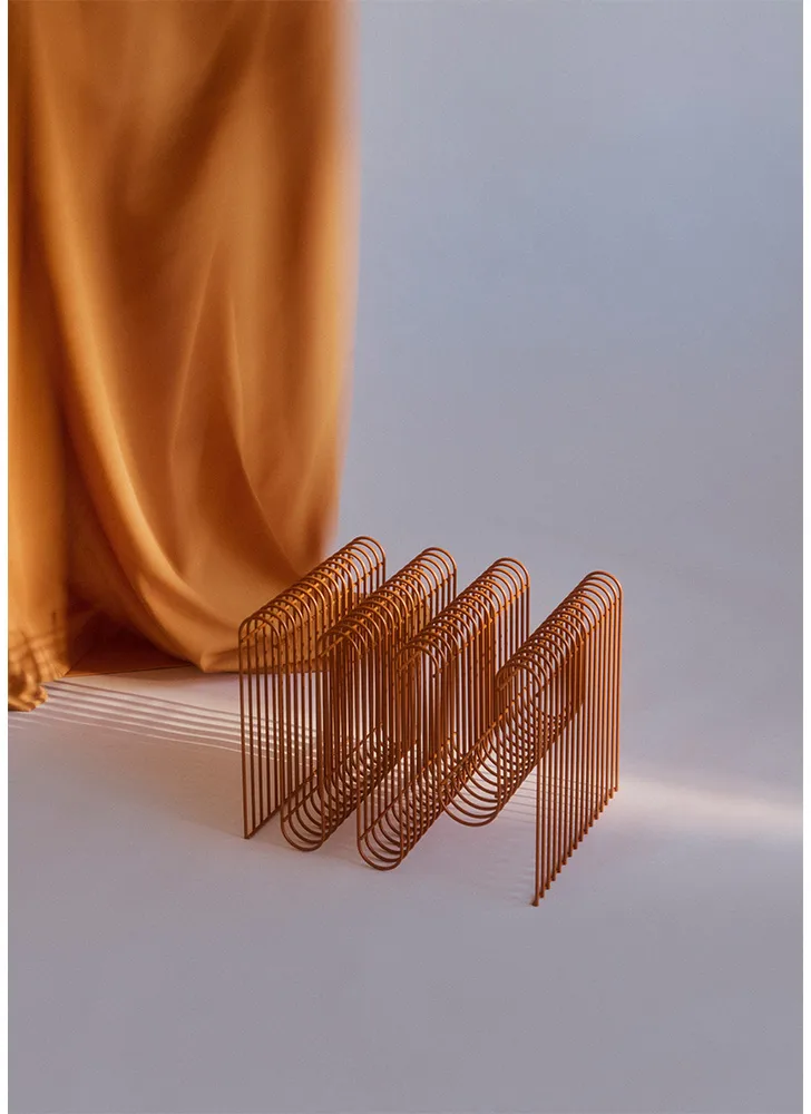 Curva ニュースペパースタンド AYTM | アイテム からのCurva ニュースペーパースタンド - NordicNest.jp