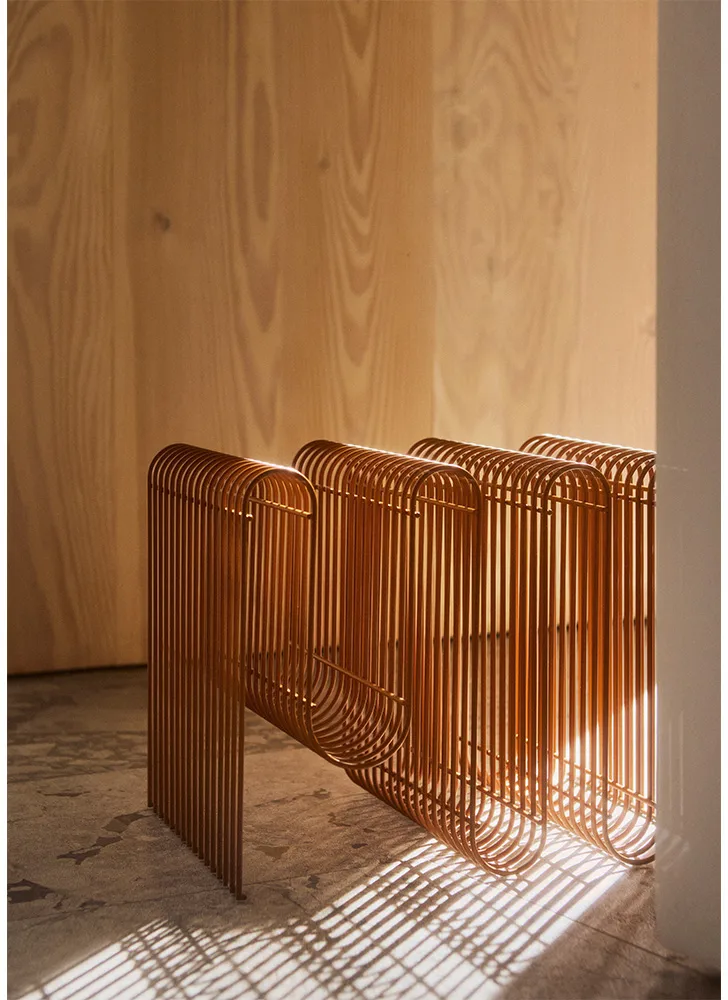 Curva ニュースペパースタンド AYTM | アイテム からのCurva ニュースペーパースタンド - NordicNest.jp