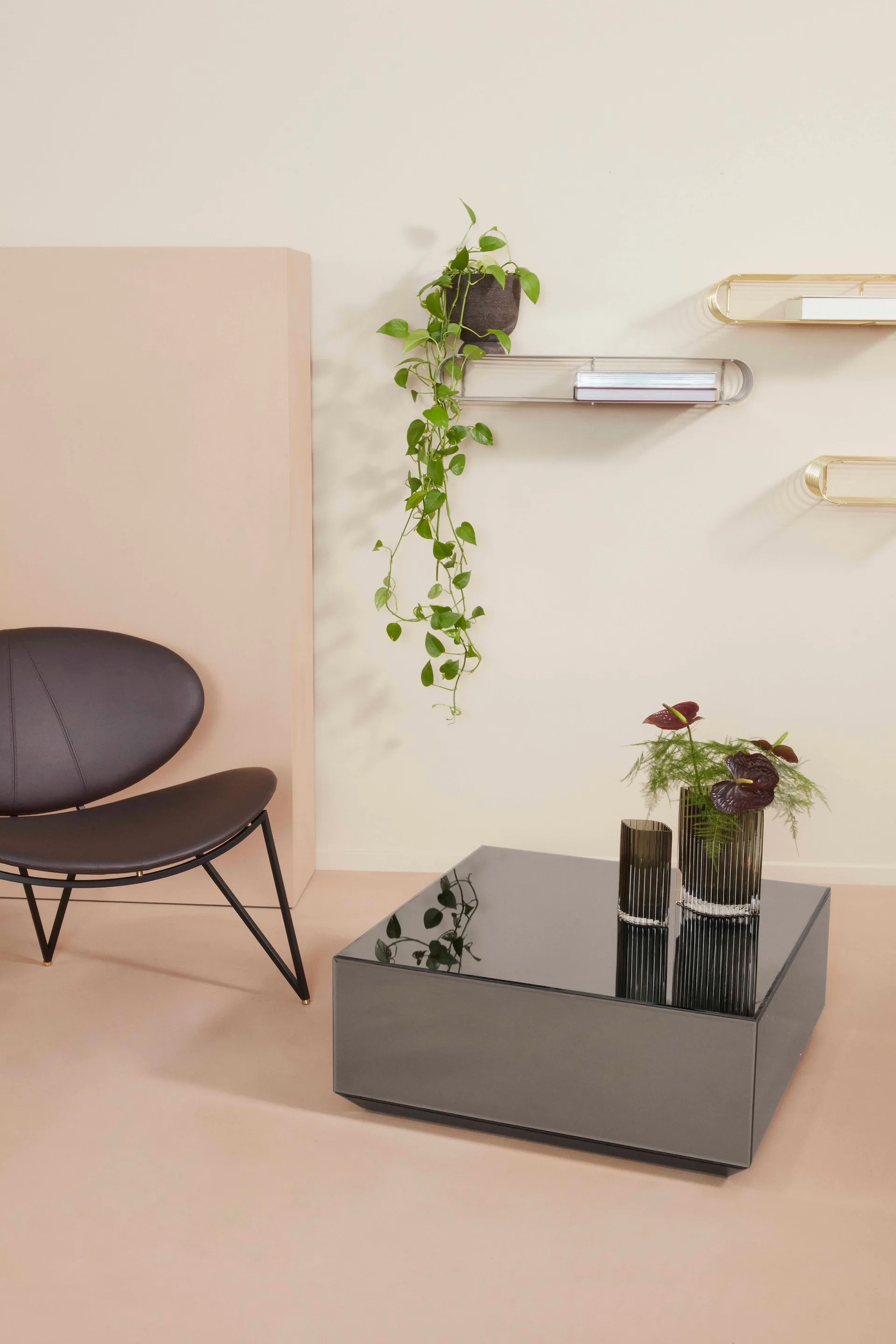 Speculum coffee table 80x80 cm, Black AYTM