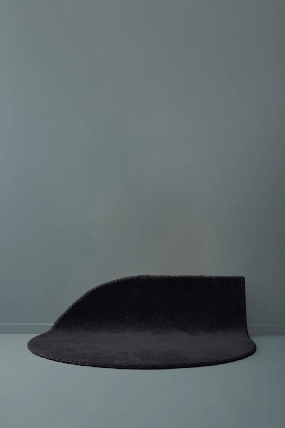 Stilla rug 265x220 cm, Anthracite AYTM