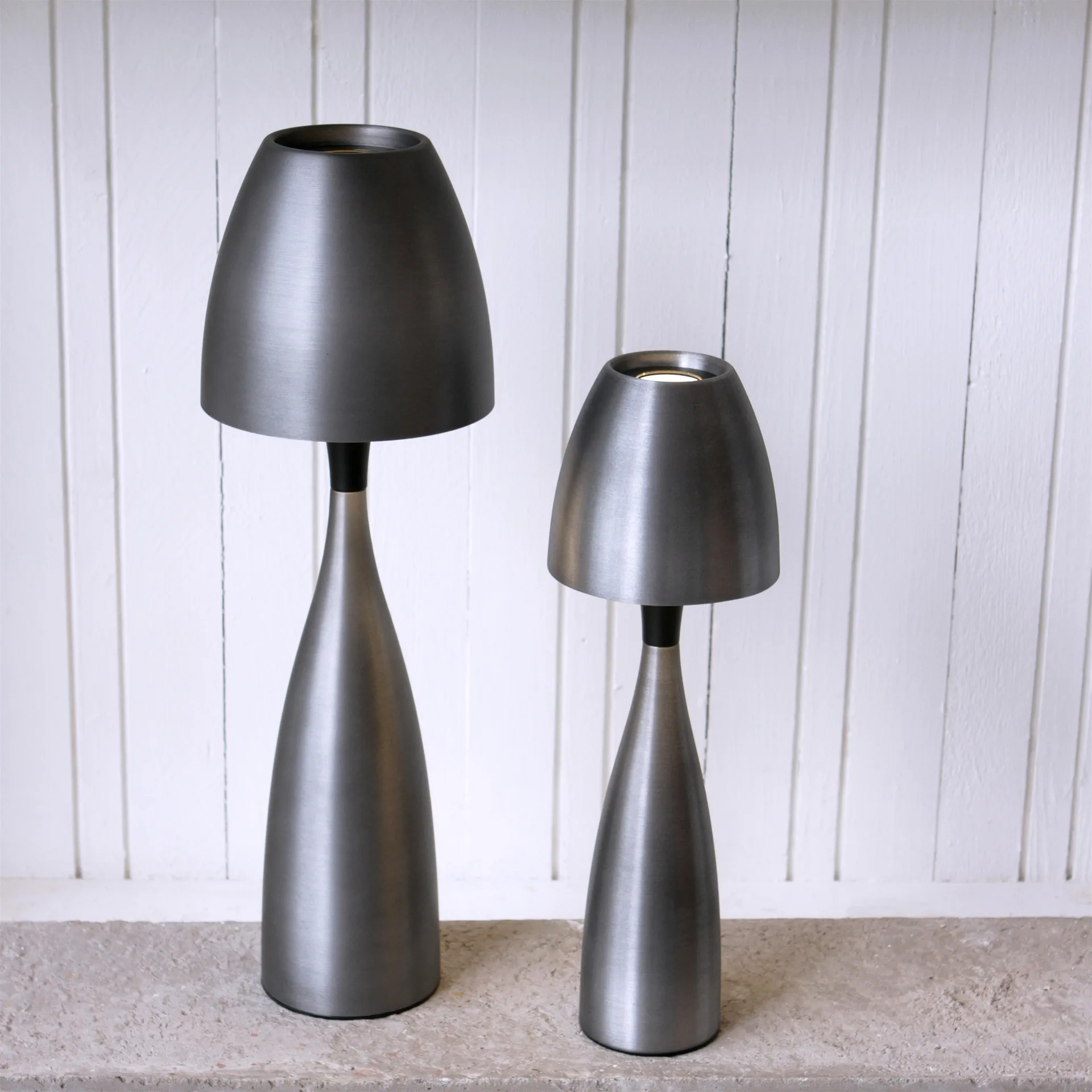 Anemon table lamp, large, oxide grey Belid