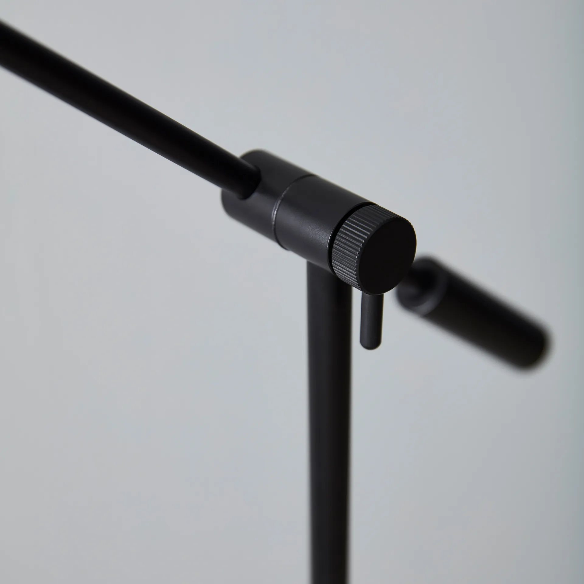 Cato floor lamp, black Belid