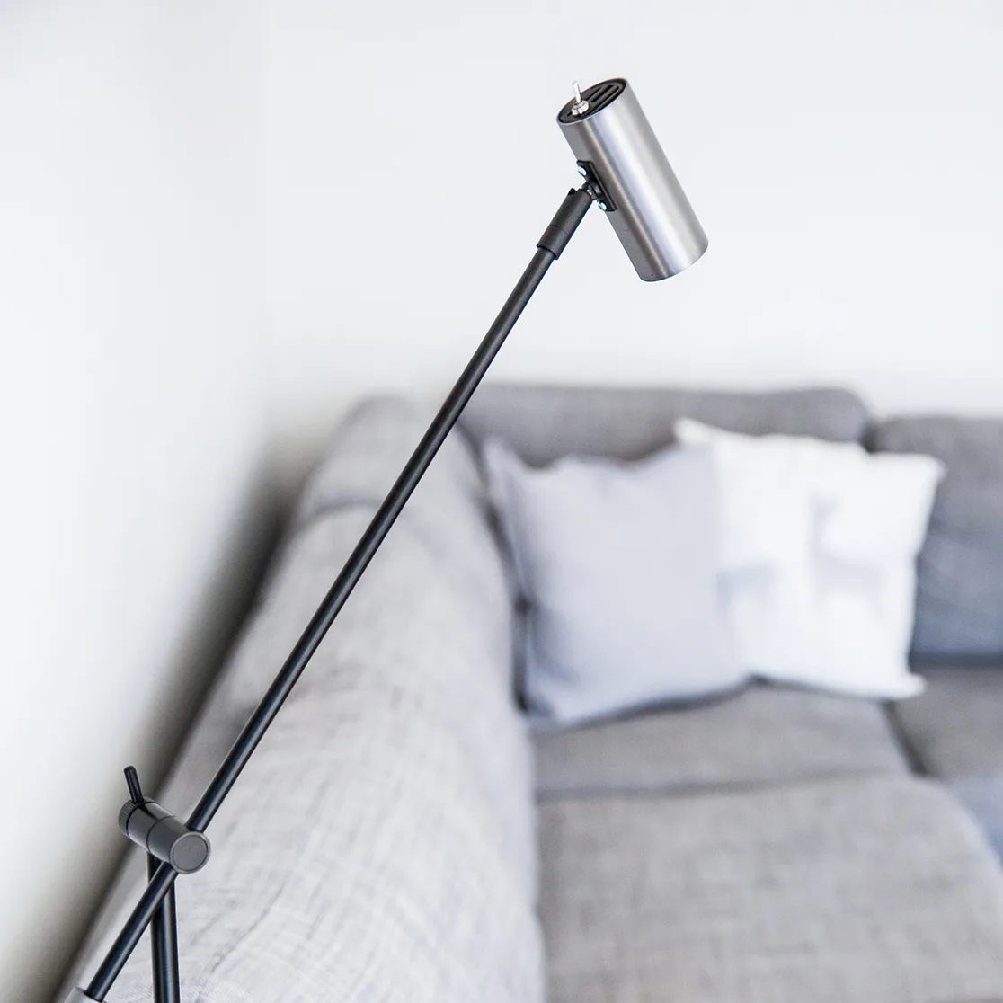 Cato floor lamp, oxide grey-black Belid