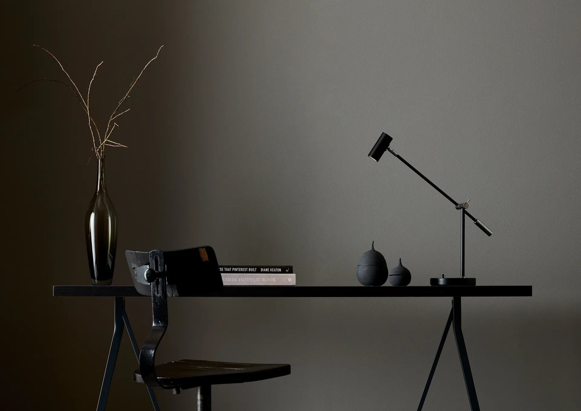 Cato table lamp, matte black Belid