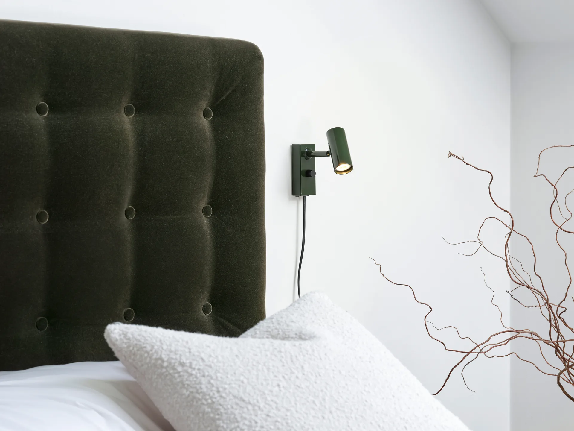 Cato wall lamp, Blank forest green-matte black Belid