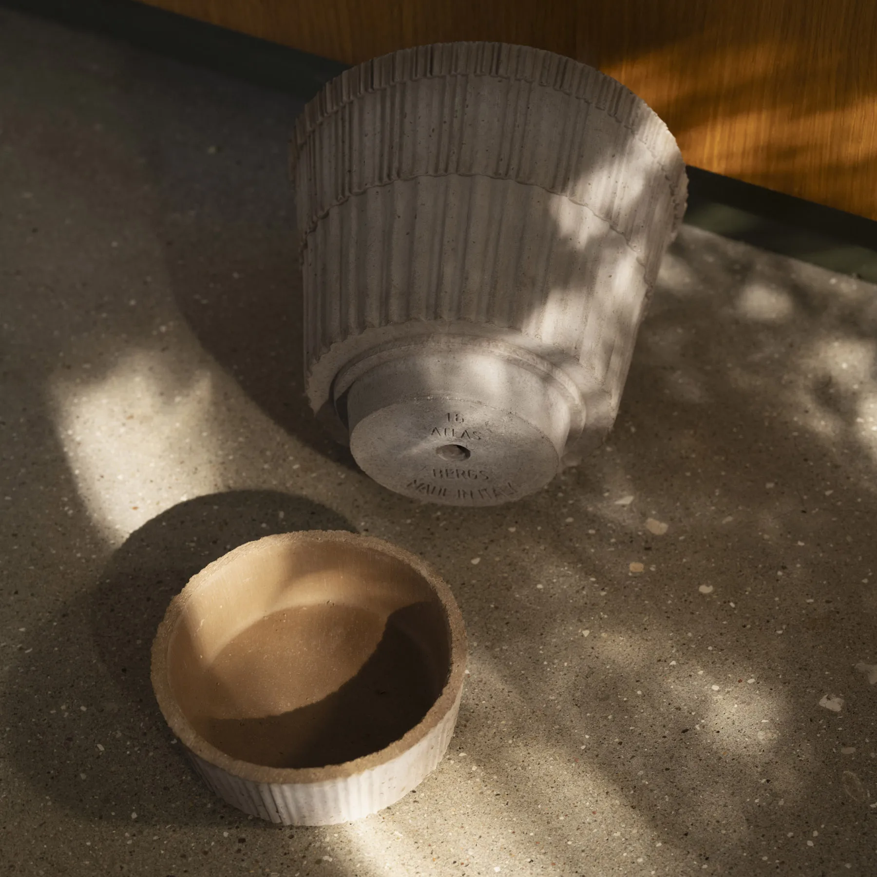 Atlas raw pot with saucer, Grey, Ø14 cm Bergs Potter