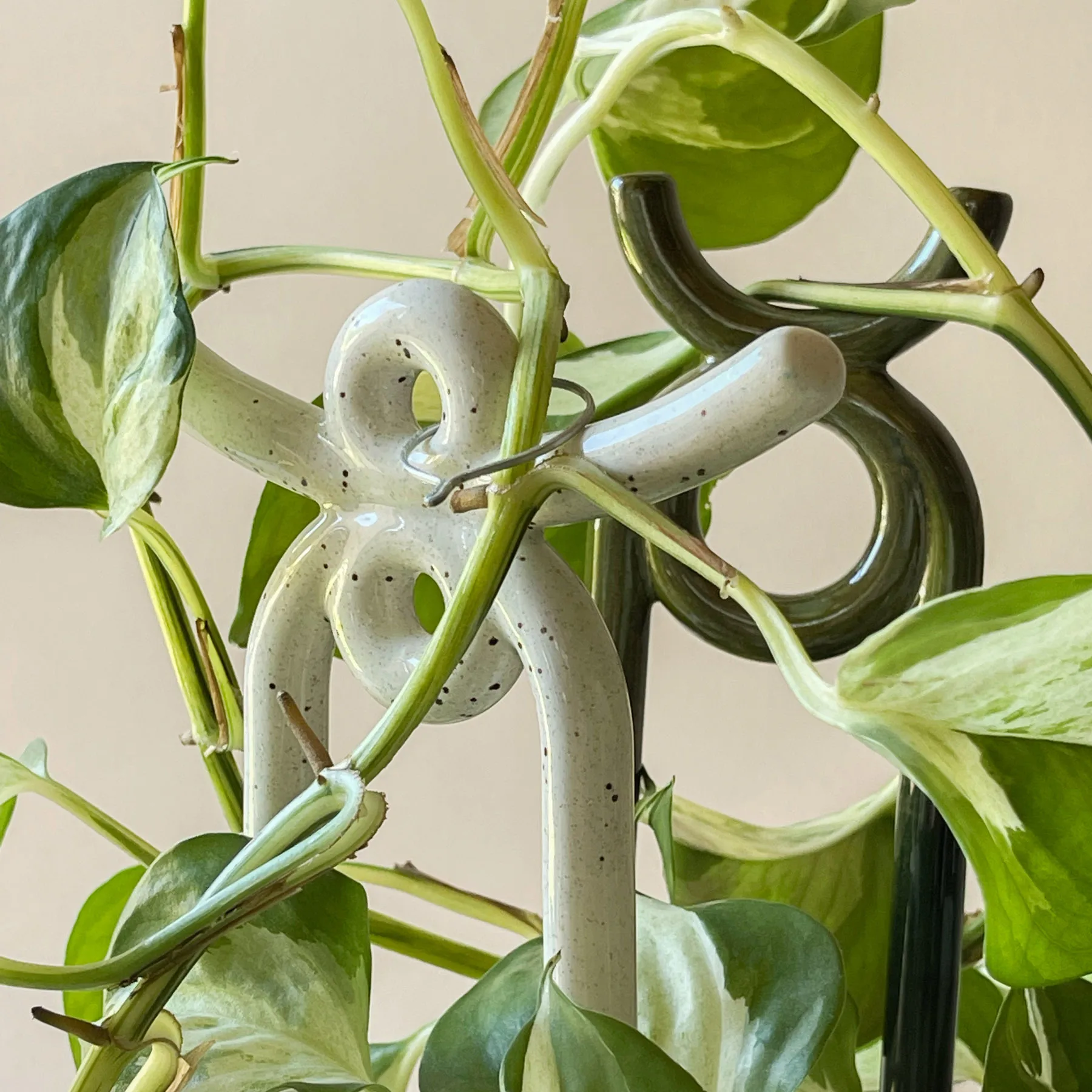 Folk Oni plant support, Moss green Bergs Potter