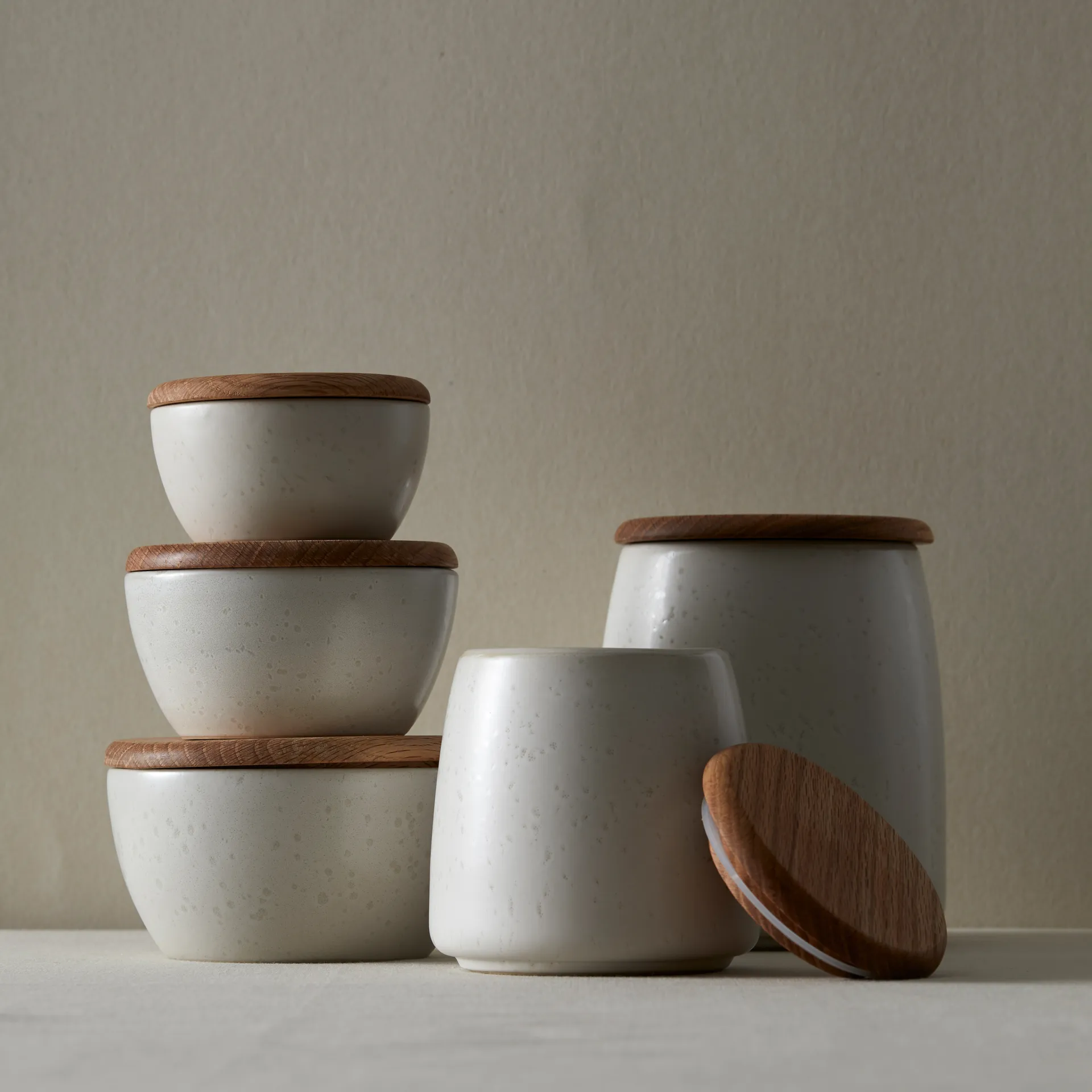 Bitz jar with matte lid 12 cm, matte off white Bitz