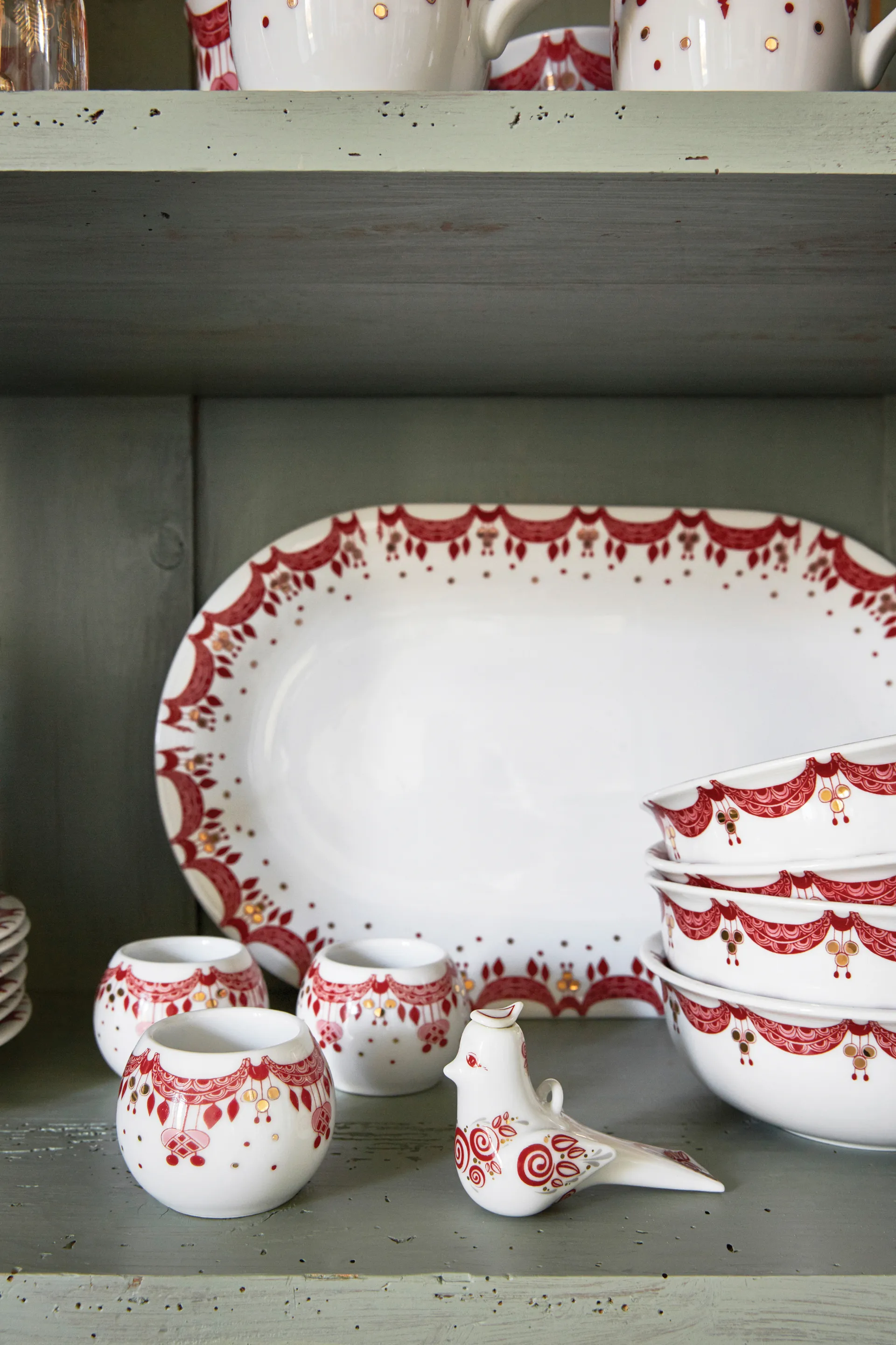 Guirlande serving saucer red 39x23.5, Red Bjørn Wiinblad