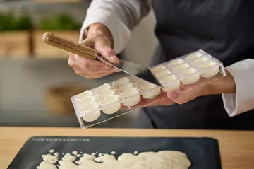 Blomsterbergs chocolate scraper - Oak-stainless steel - Blomsterbergs