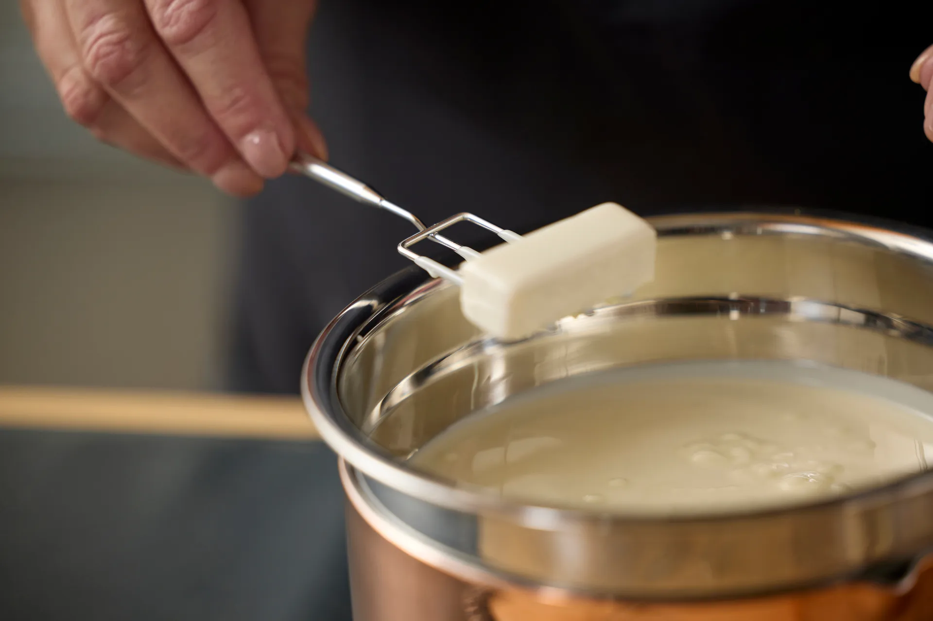 Mixing bowl with silicone base, latte, 1,5 Liter Blomsterbergs