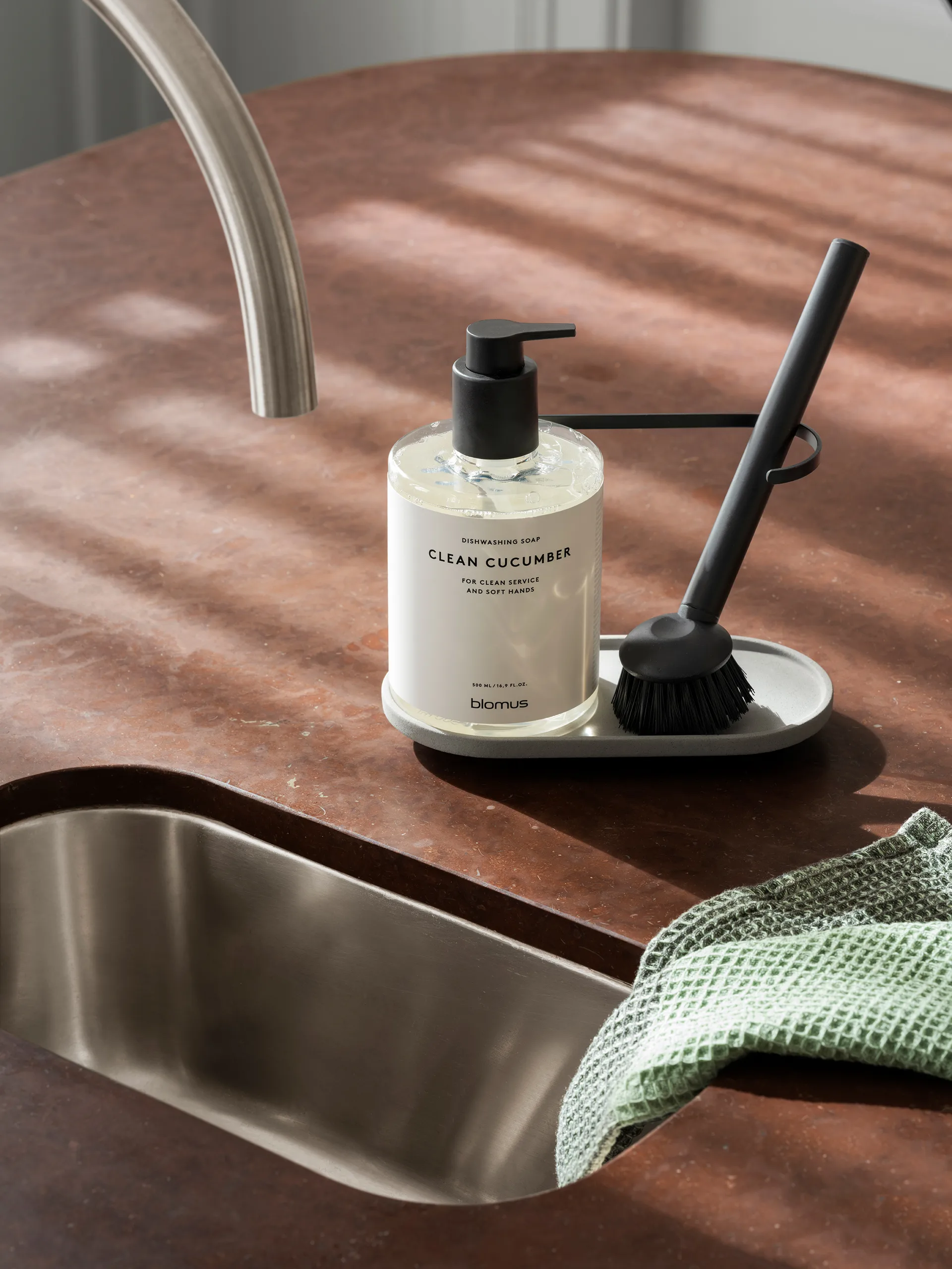 Arja dish brush, Black blomus