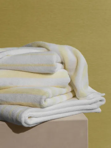 Arto towel - Transparent yellow-white, 50x100 cm - blomus