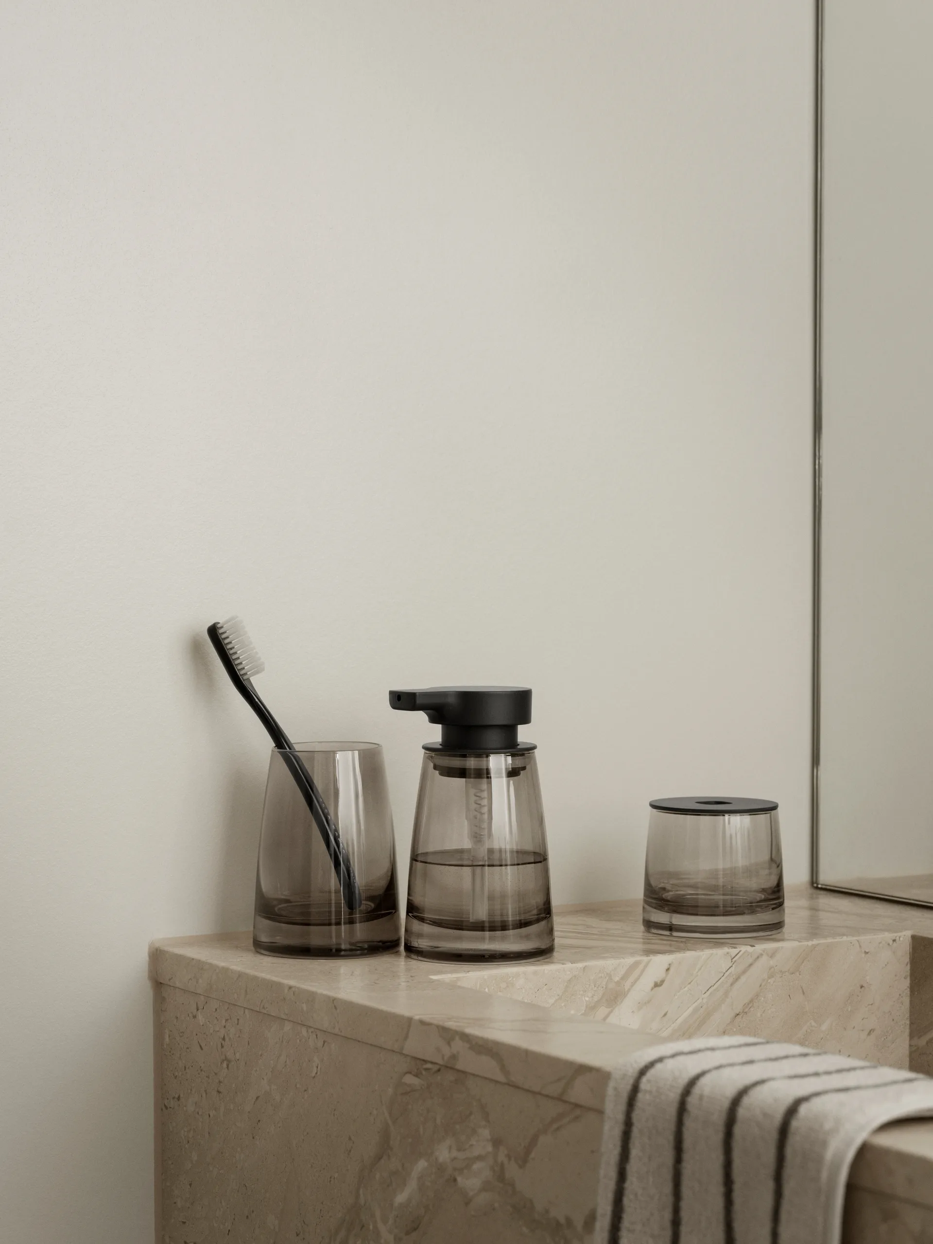 Ava soap dispenser 25 cl, Black blomus