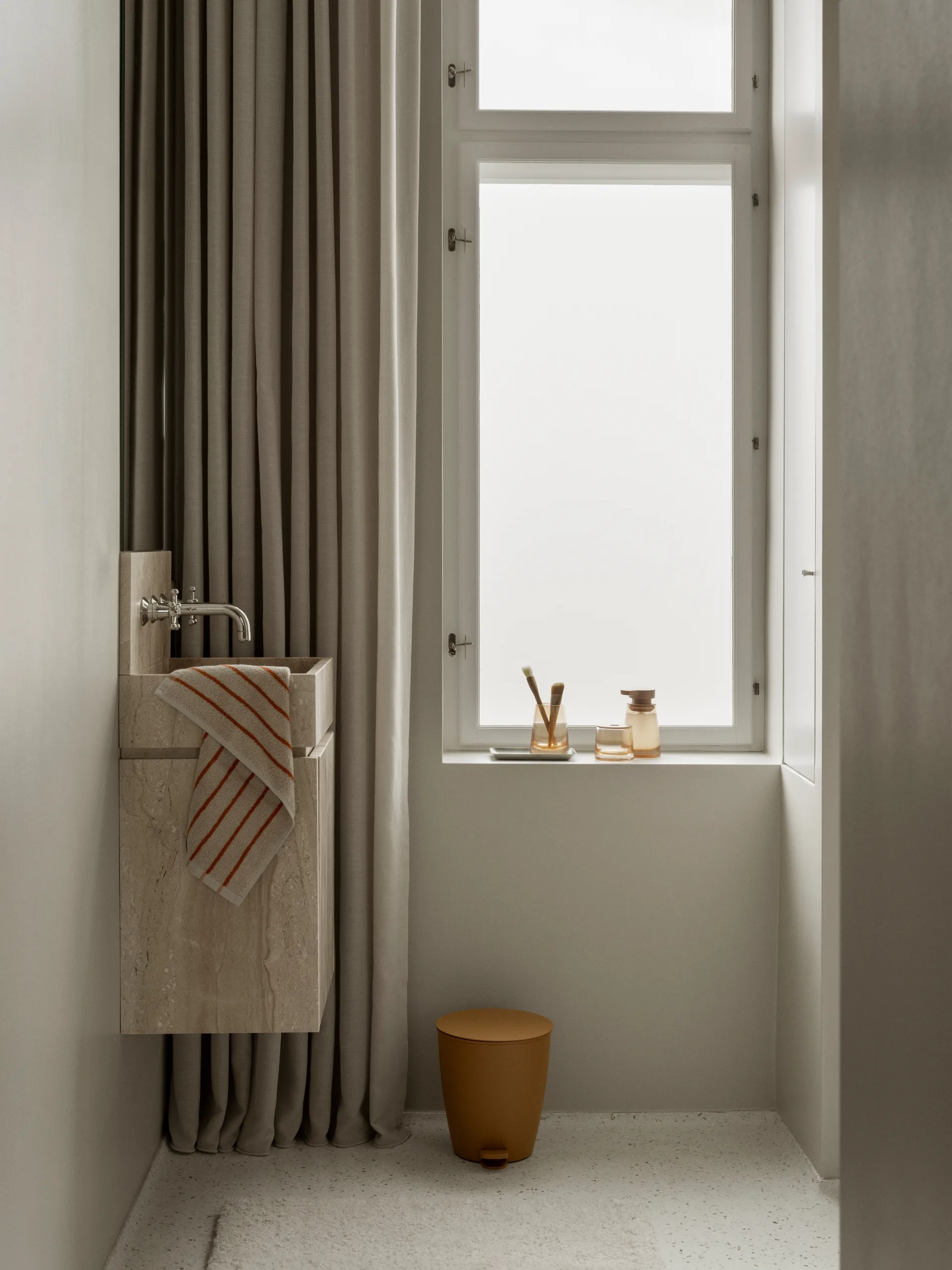 Ava storage box, Tan blomus