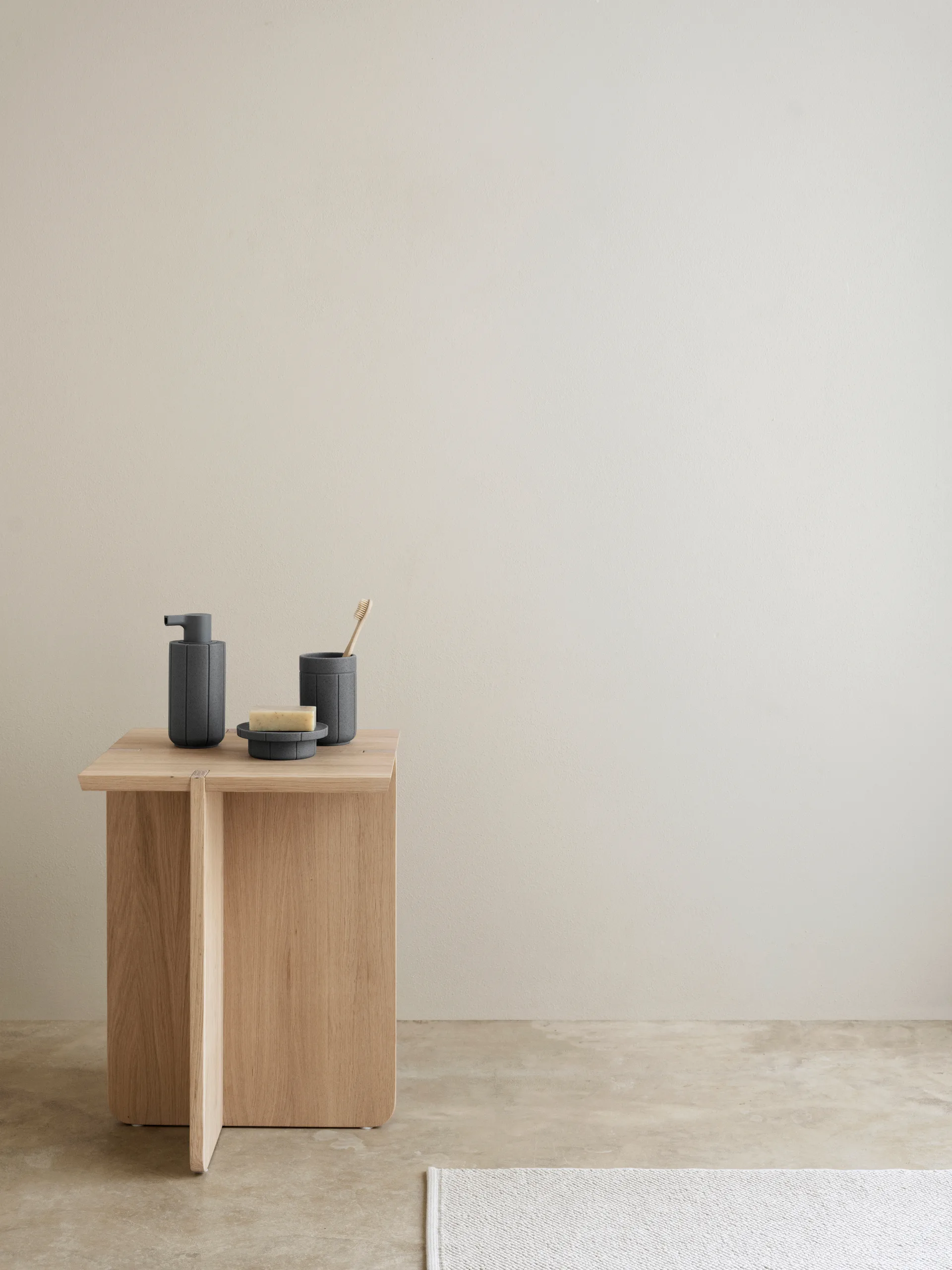 Kua soap dispenser, Cedar Wood, 30 cl blomus