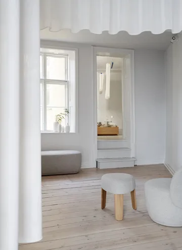 Kuon stool Ø47x45 cm - Boucla Beige - blomus