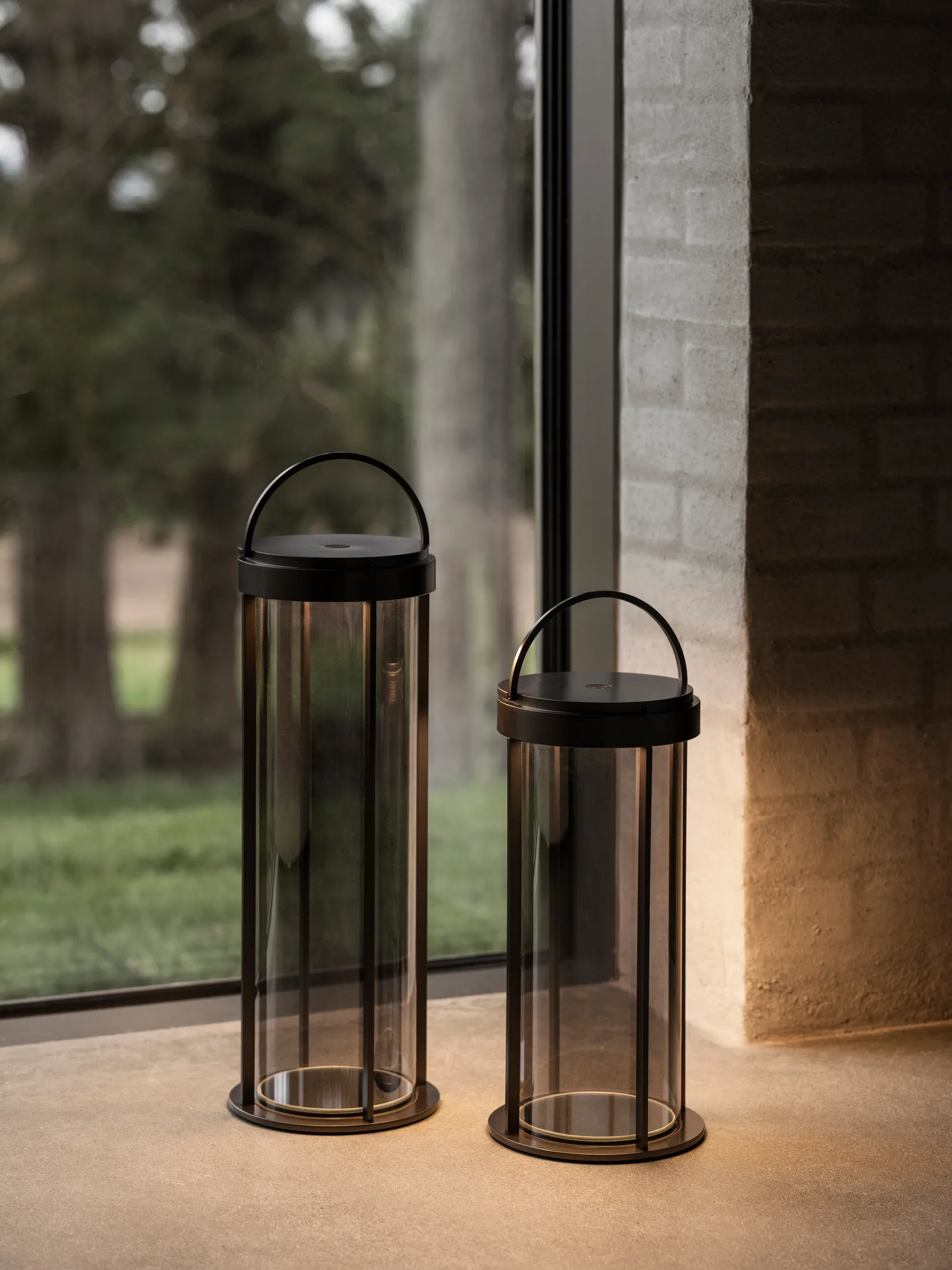 Mituro mobile LED lamp M, Gun metal blomus