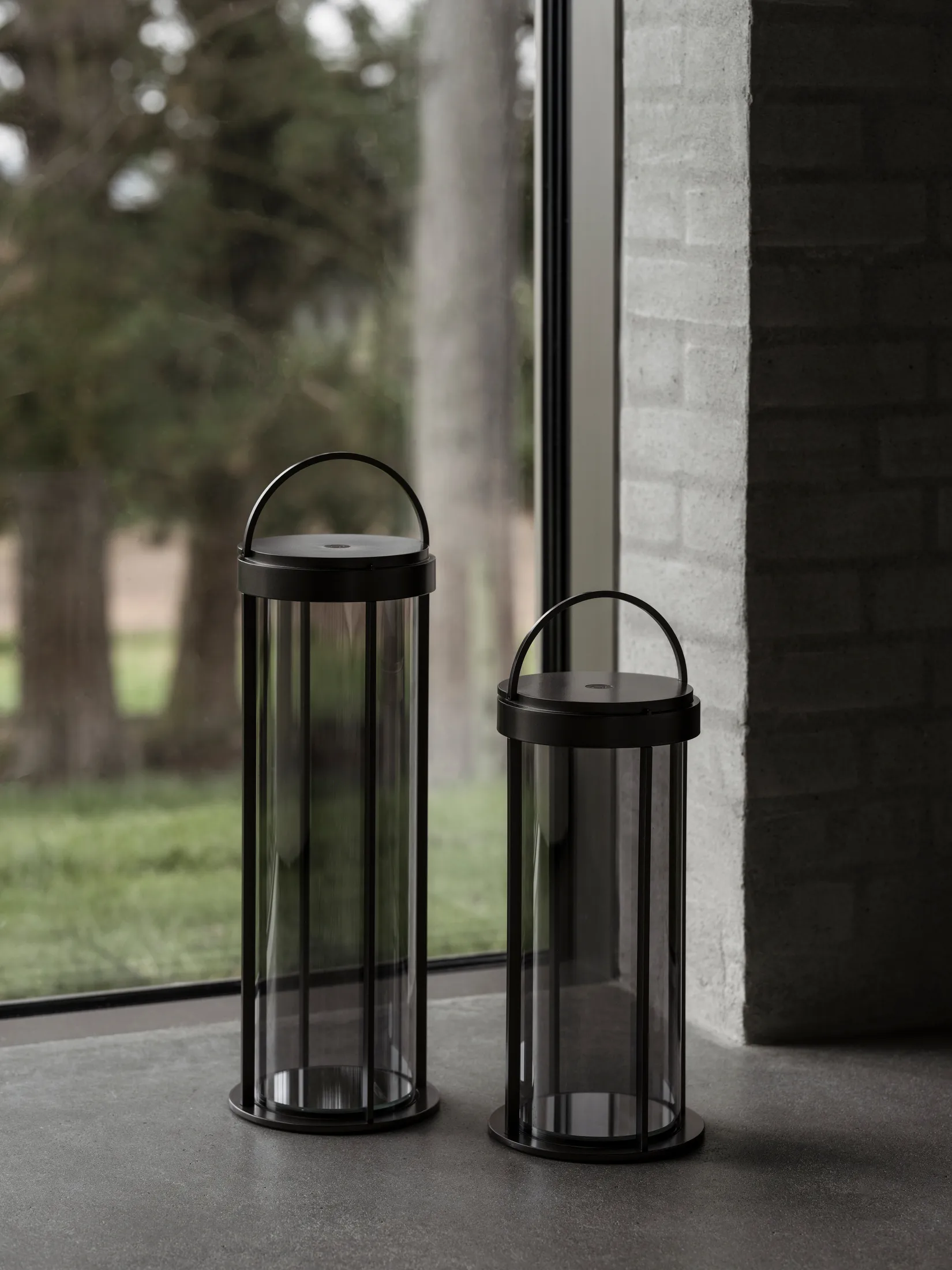 Mituro mobile LED lamp M, Gun metal blomus