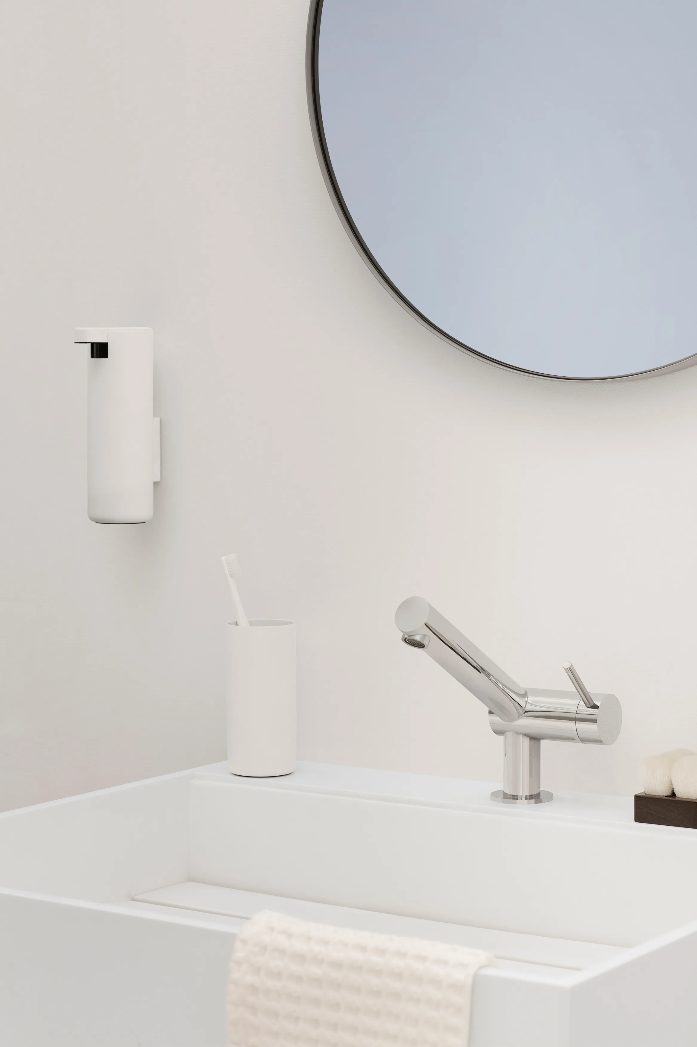 Modo soap dispenser wall mounted from Blomus - NordicNest.com