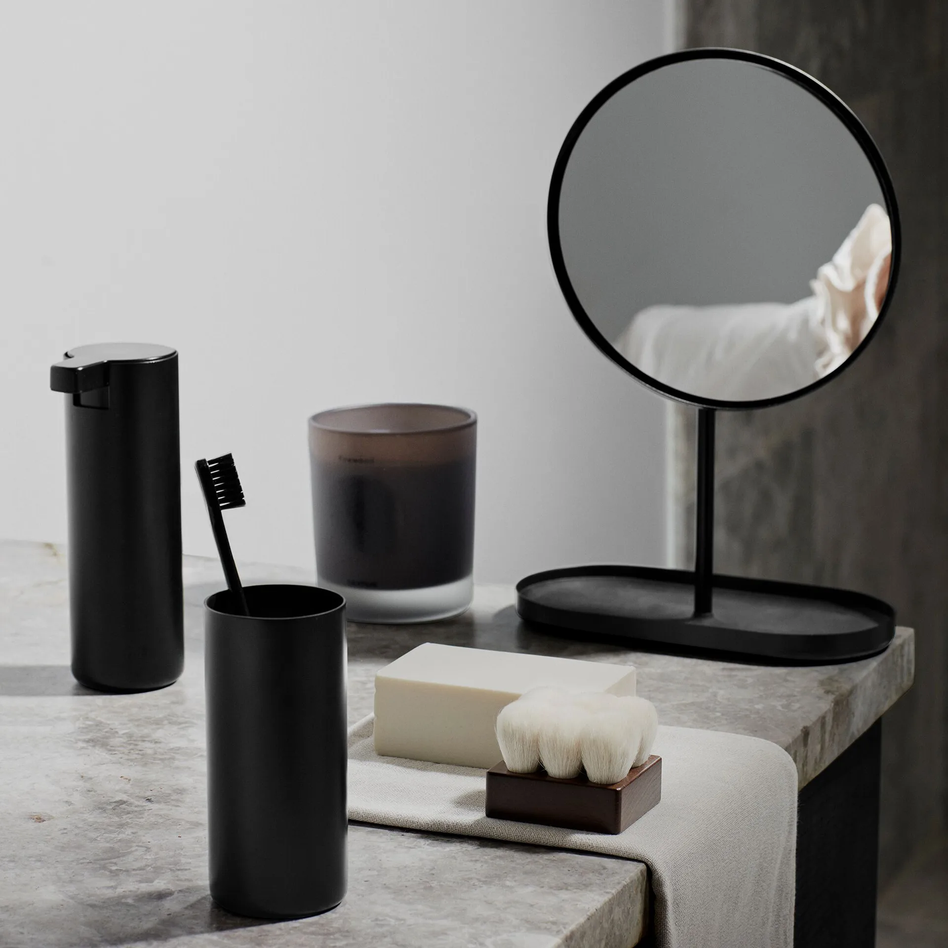Modo toothbrush mug, Black blomus