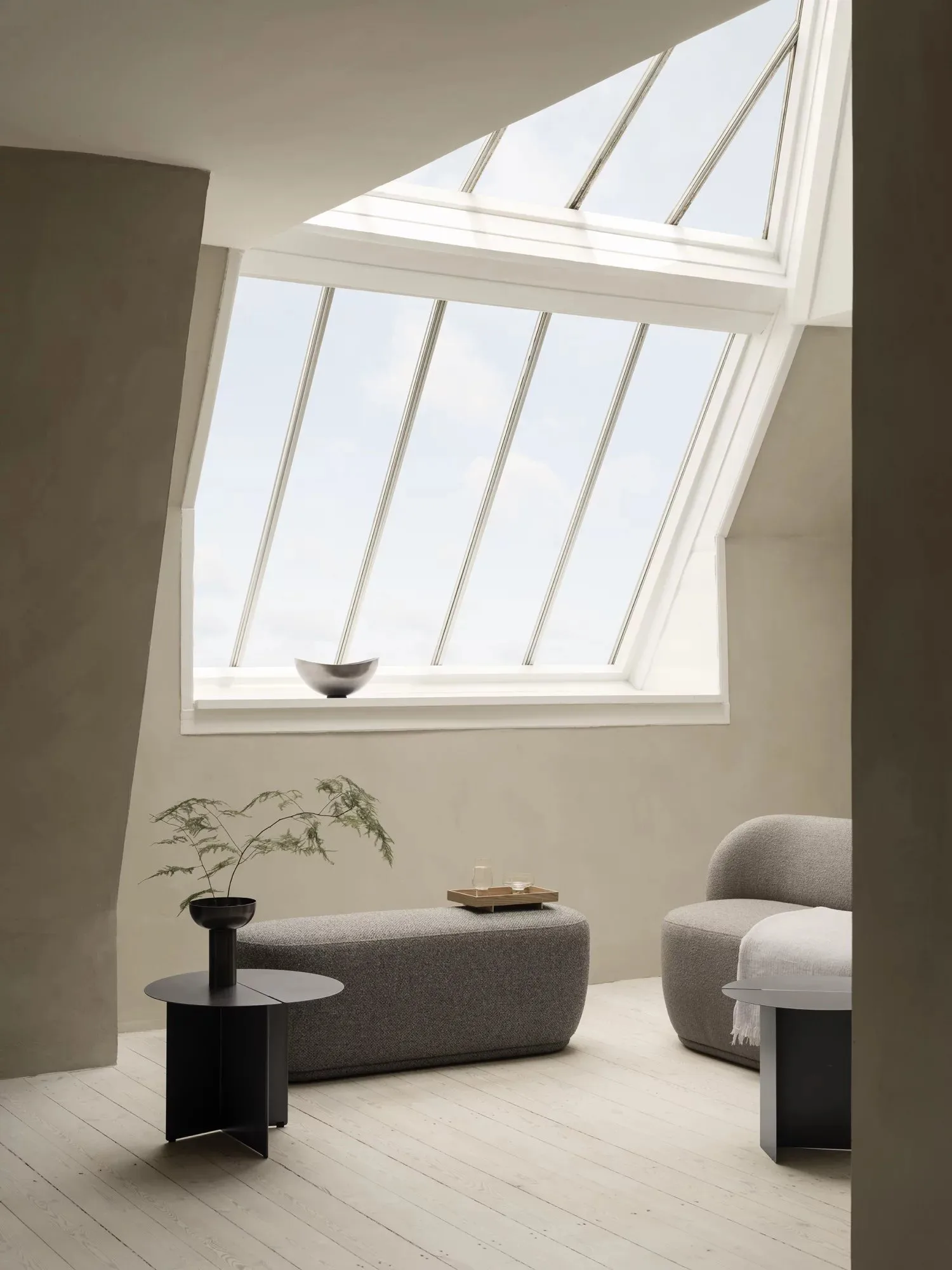 ORU side table M Ø50 cm, Black blomus