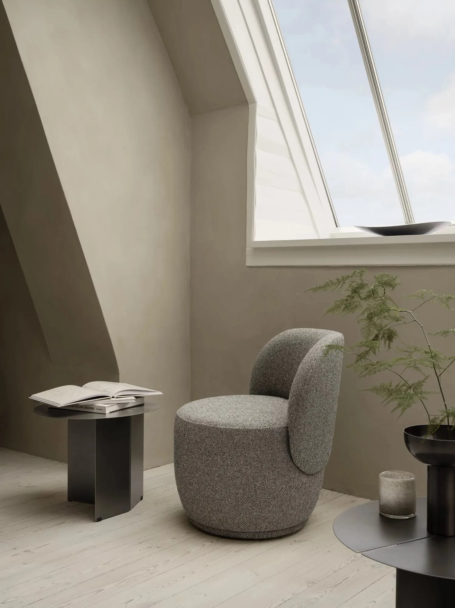 ORU side table M Ø50 cm, Burned metal blomus