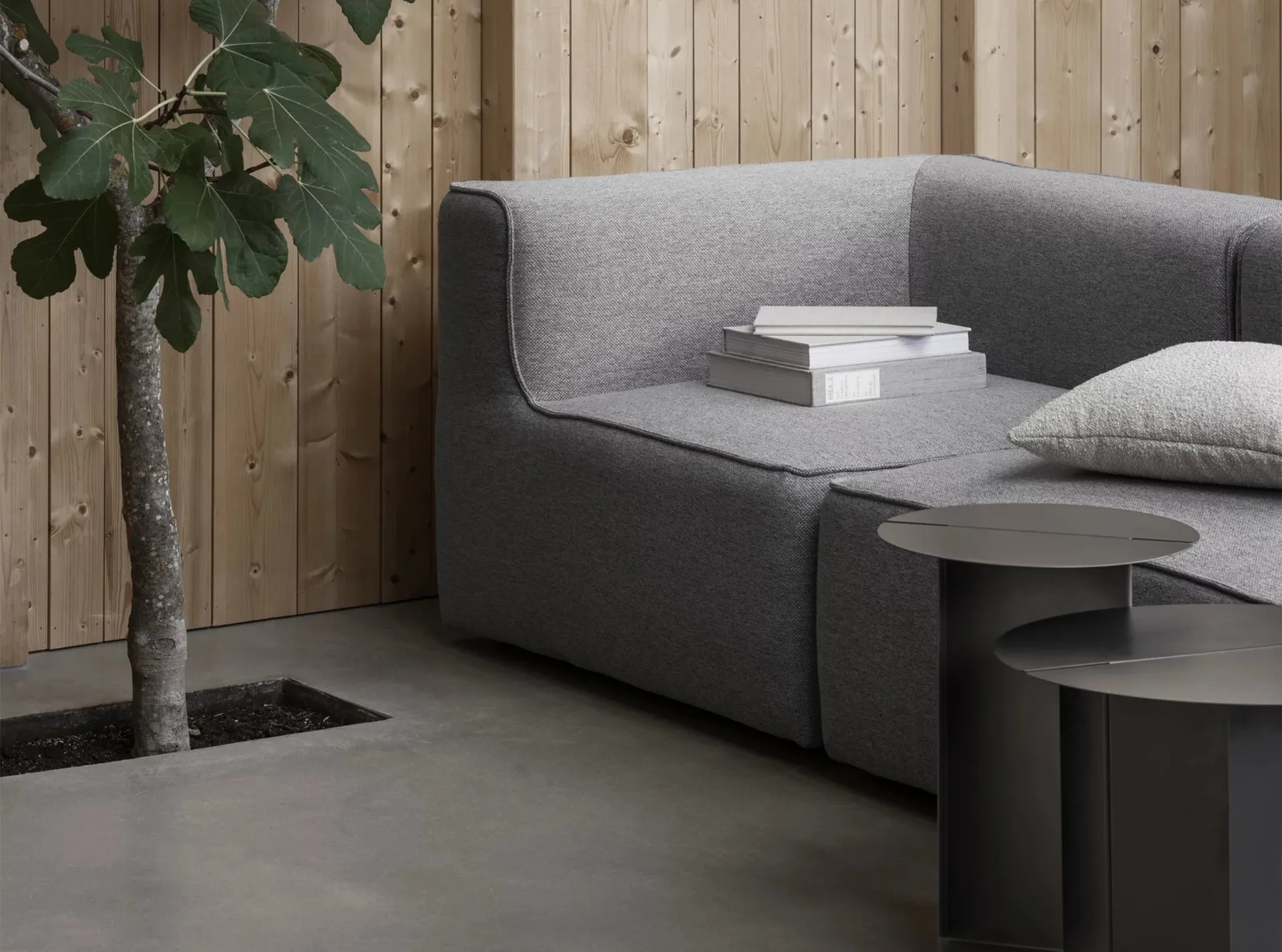 ORU side table M Ø50 cm, Burned metal blomus