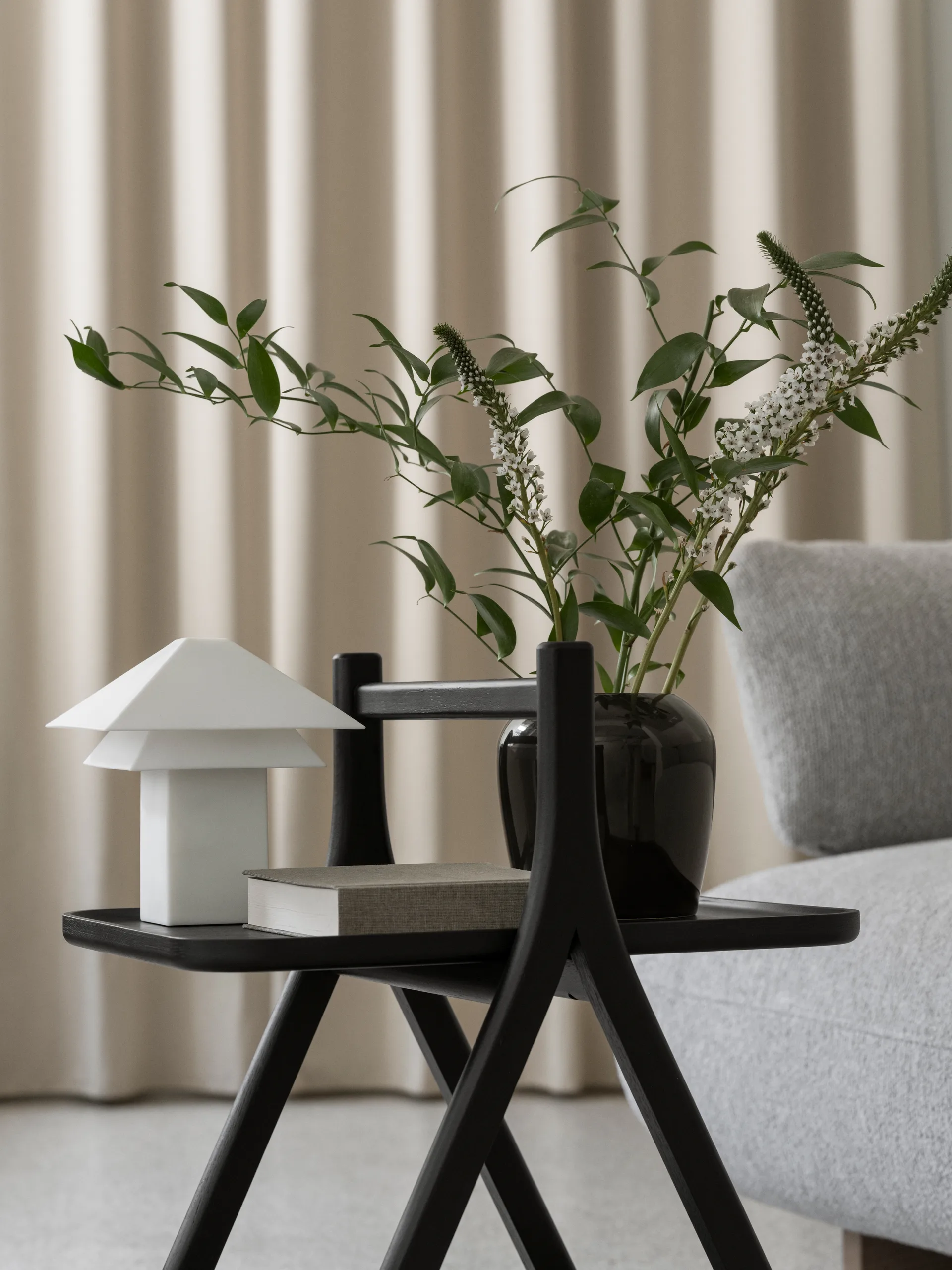 Sanaka portable table lamp, White blomus