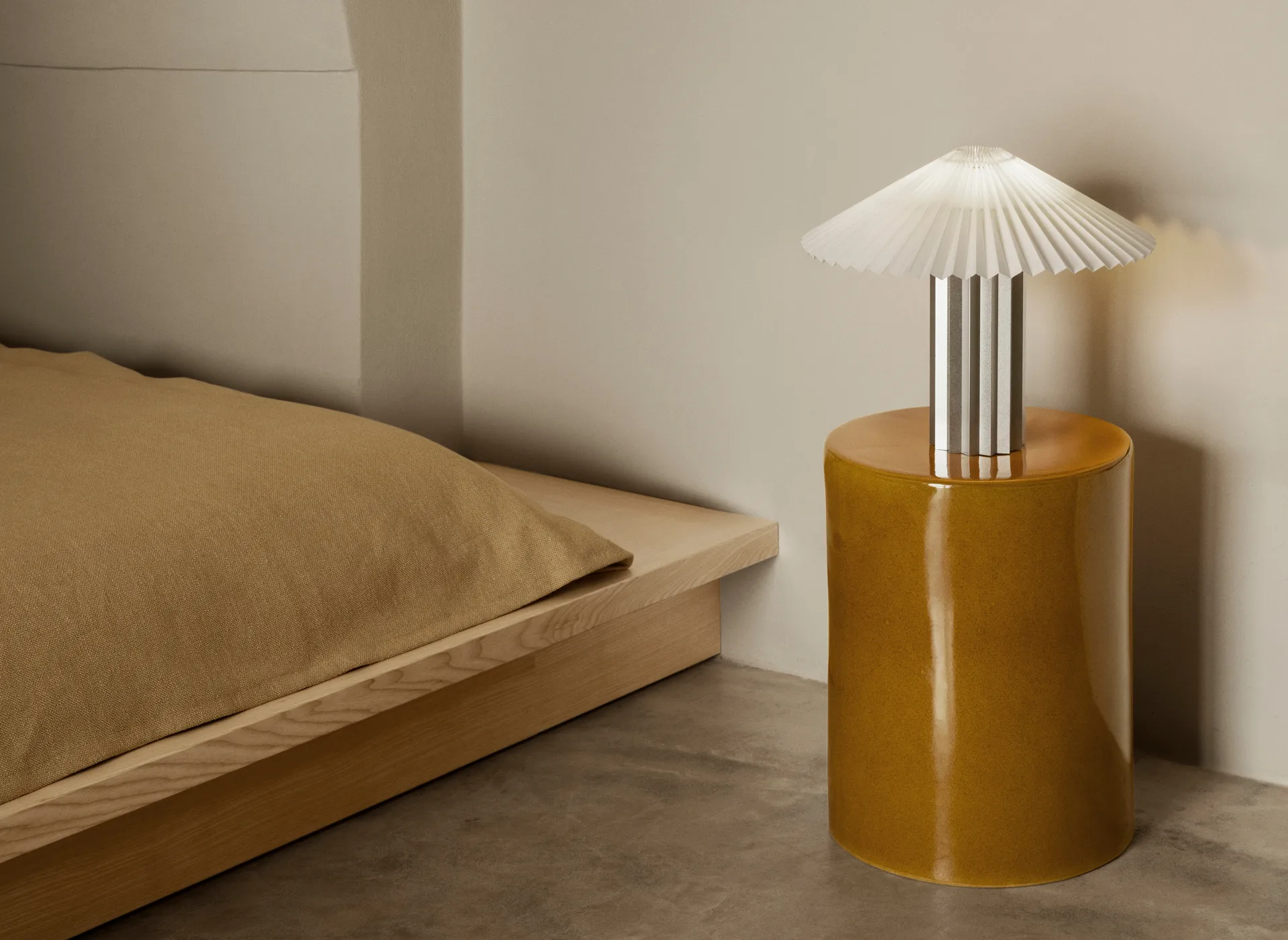 Taite table lamp, Lily white, Ø36.5x31 cm blomus