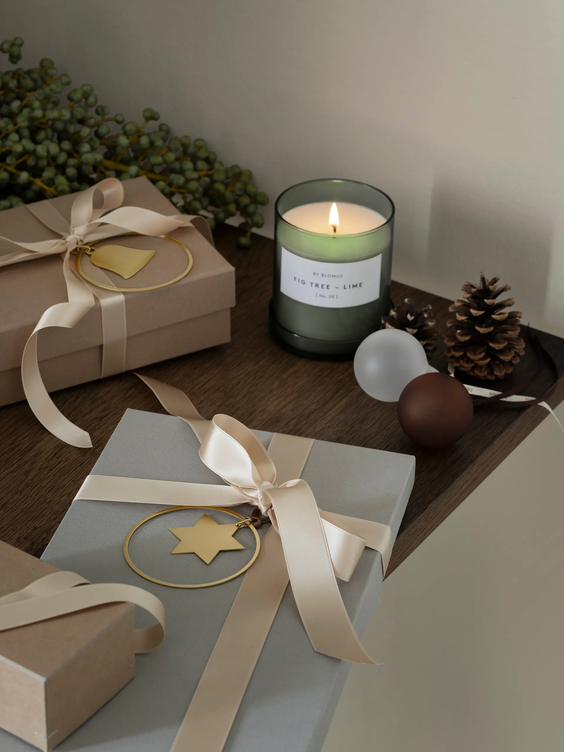 Valoa scented candle 45 hours, Fikon/Lime Agave Green blomus