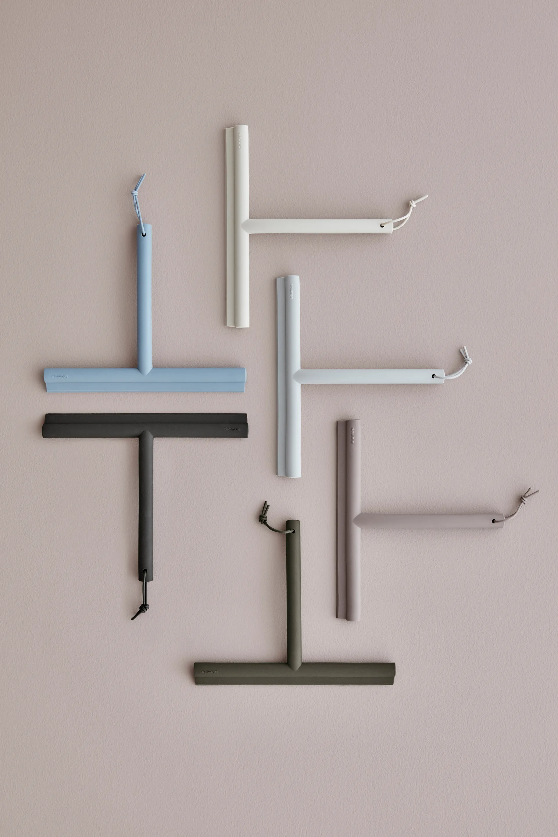 Vipo shower scraper with hook, Magnet blomus