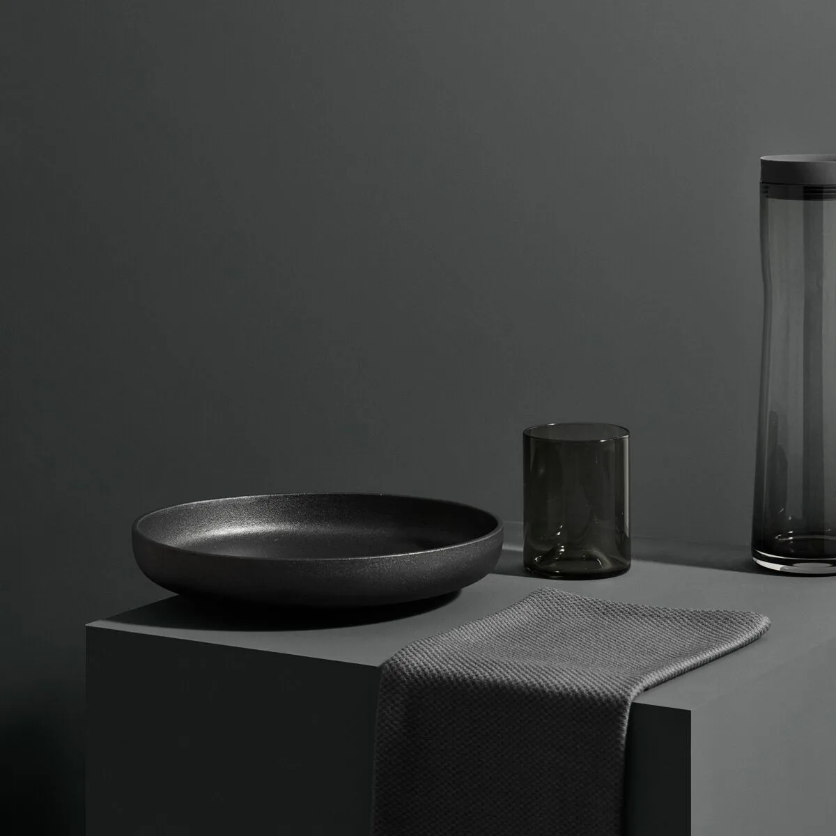 Wave tumbler glass 2-pack, Black blomus