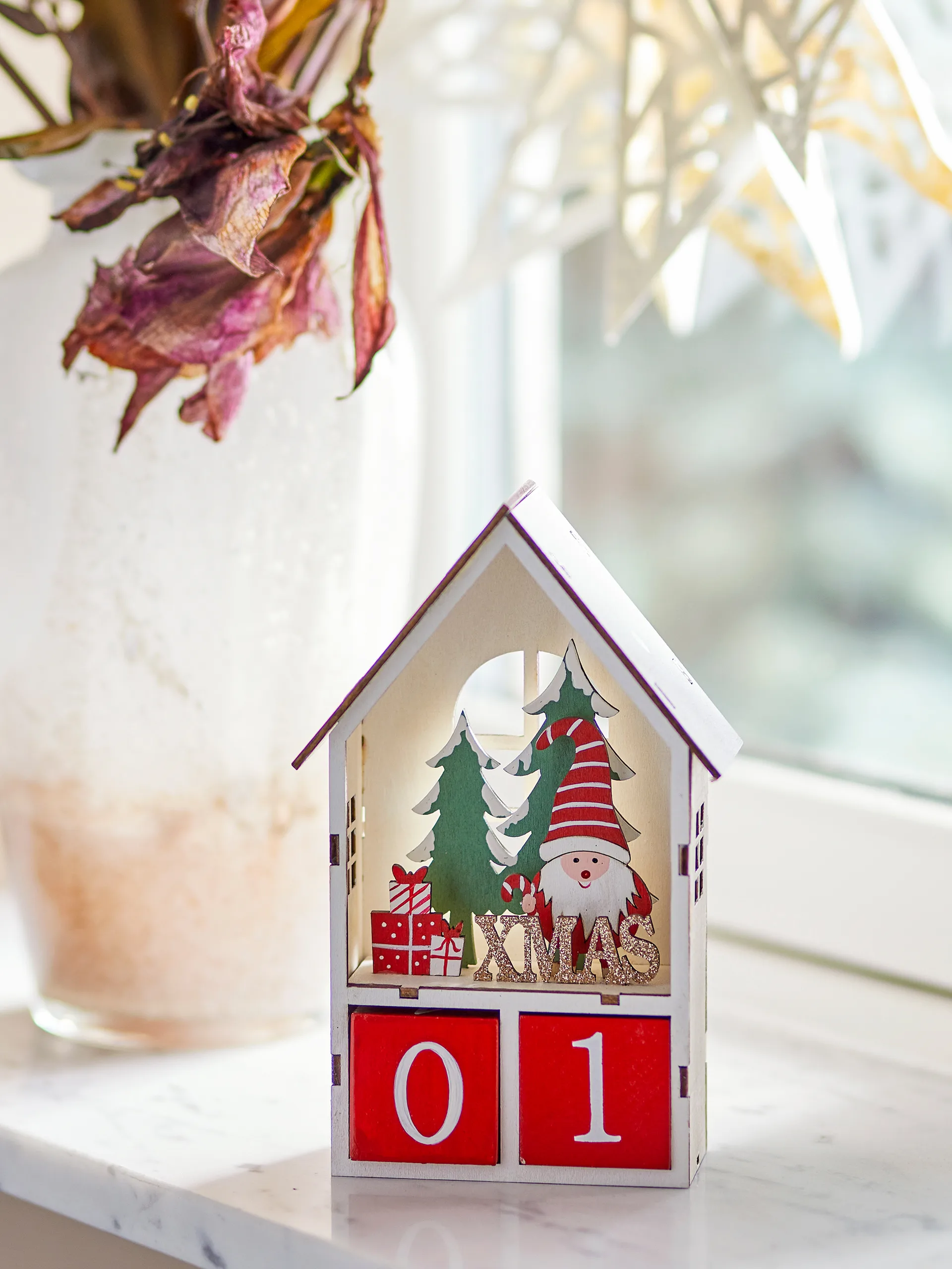 Edmund calendar with dates, Red Bloomingville