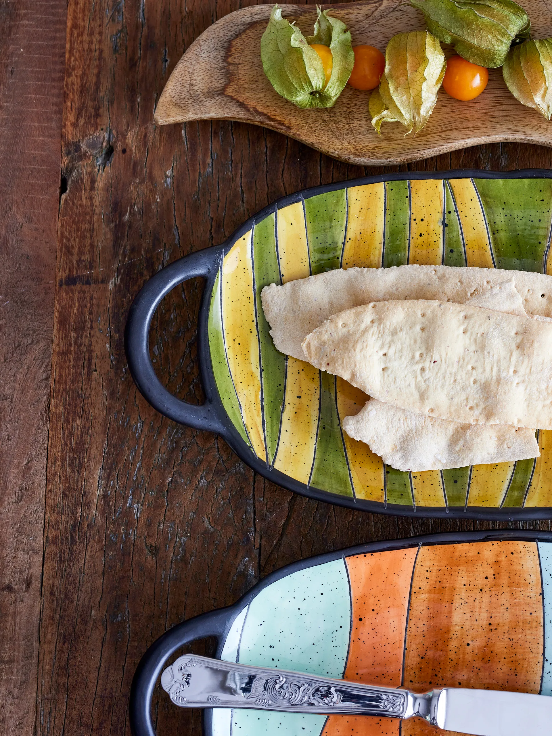 Lilie serving plate with handle 15x32.5 cm, Green Bloomingville